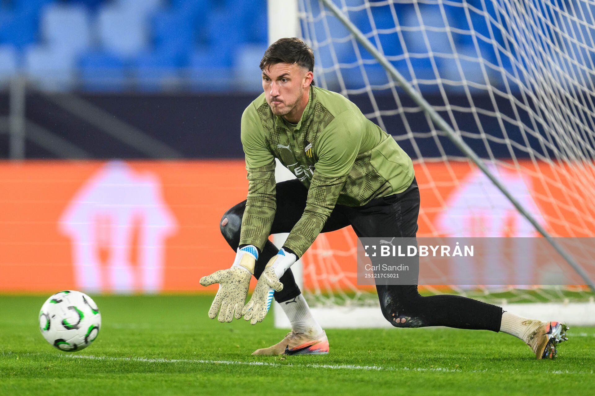 goalkeeper Andreas Linde of Häcken