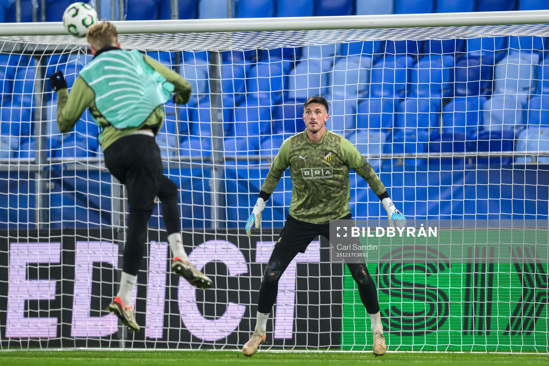 goalkeeper Andreas Linde of Häcken
