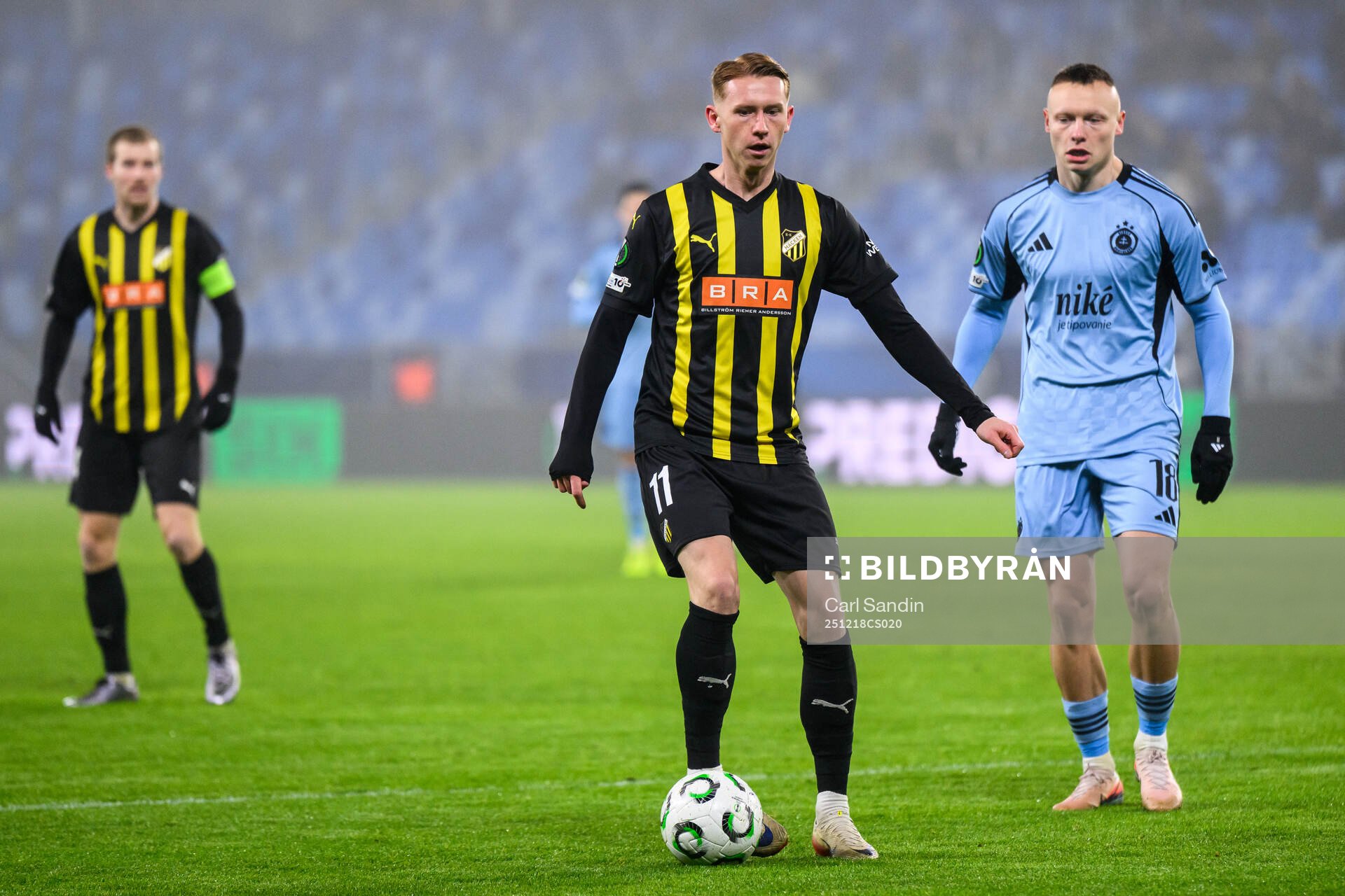 Julius Lindberg of Häcken and Nino Marcelli of Slovan