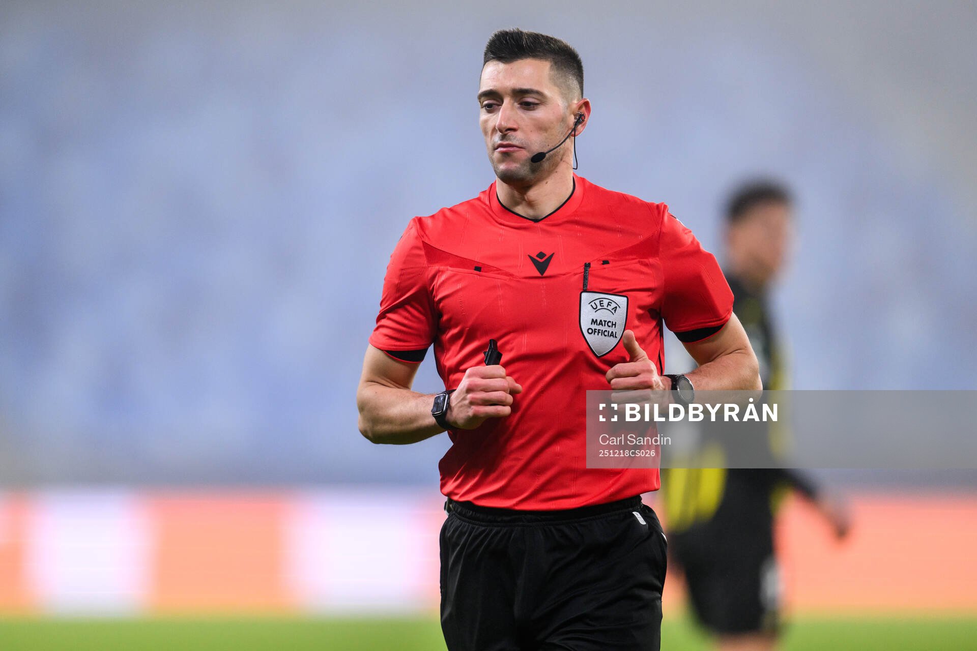 Referee Florian Lata