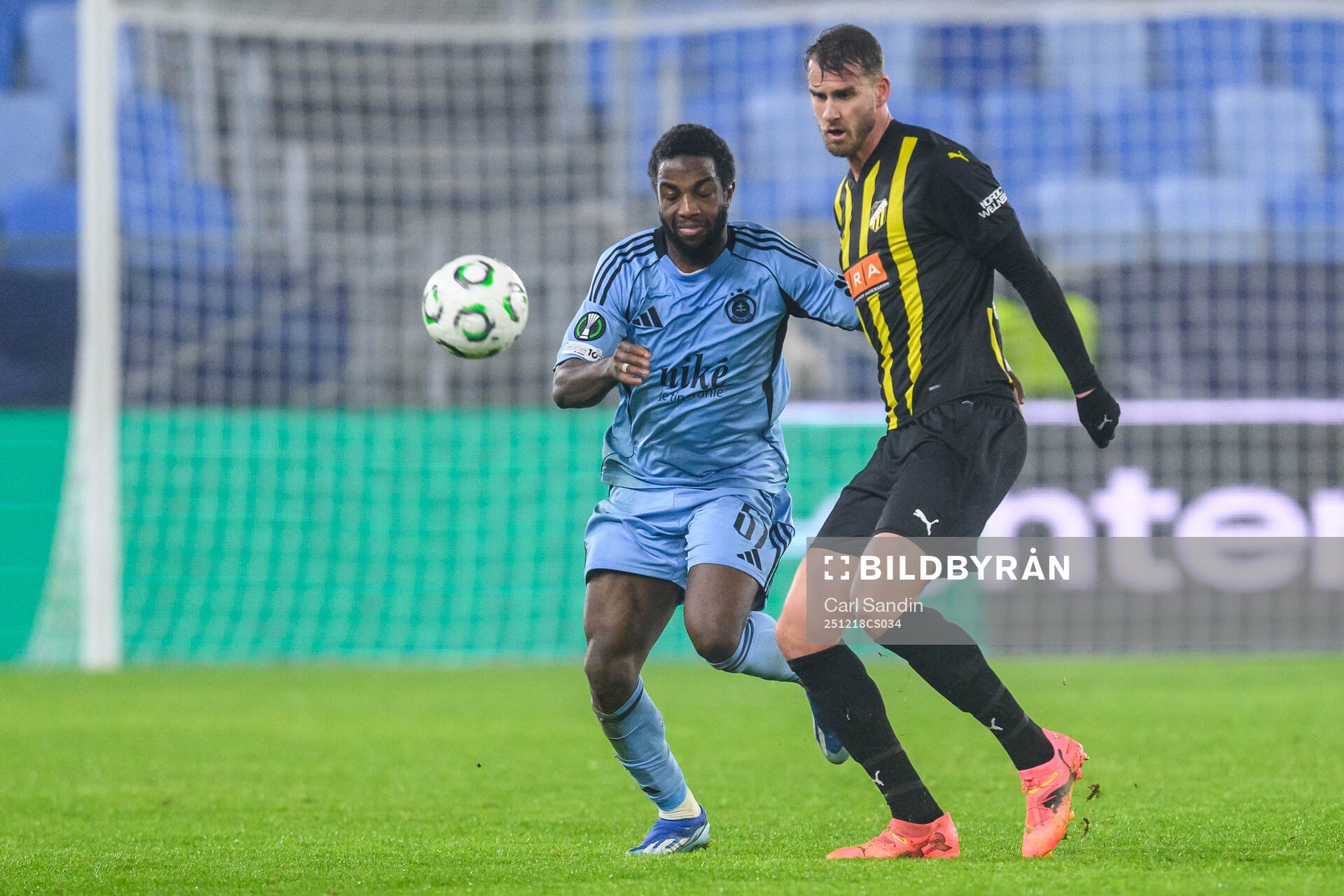 Sandro Cruz of Slovan Bratislava and Johan Hammar of Häcken