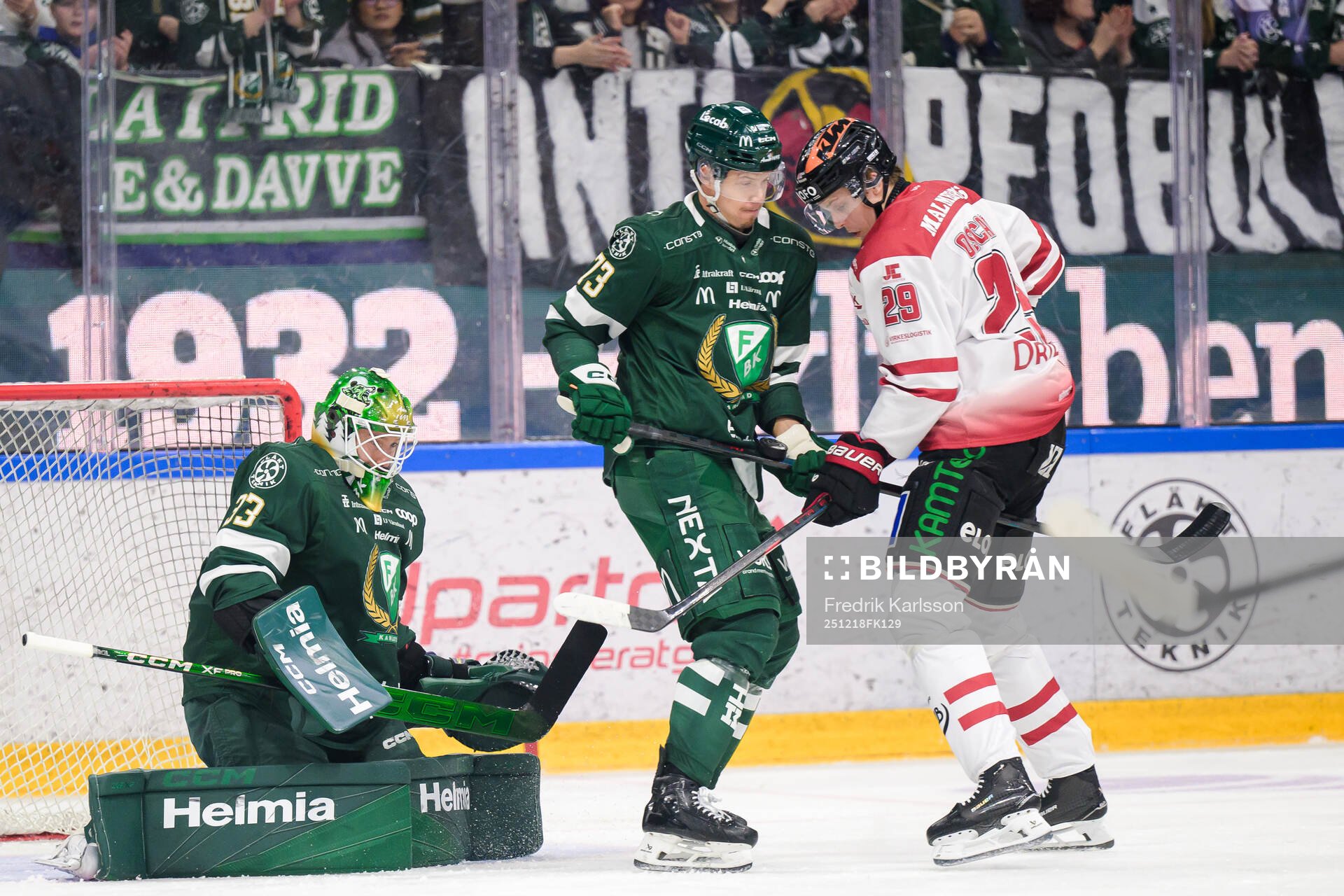 Färjestads målvakt Emil Larmi och Adam Ollas Mattsson