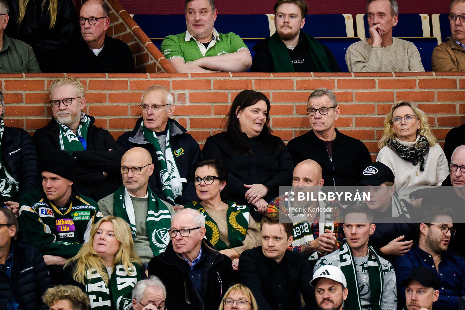 Lennart Lundh och Håkan Loob på läktaren
