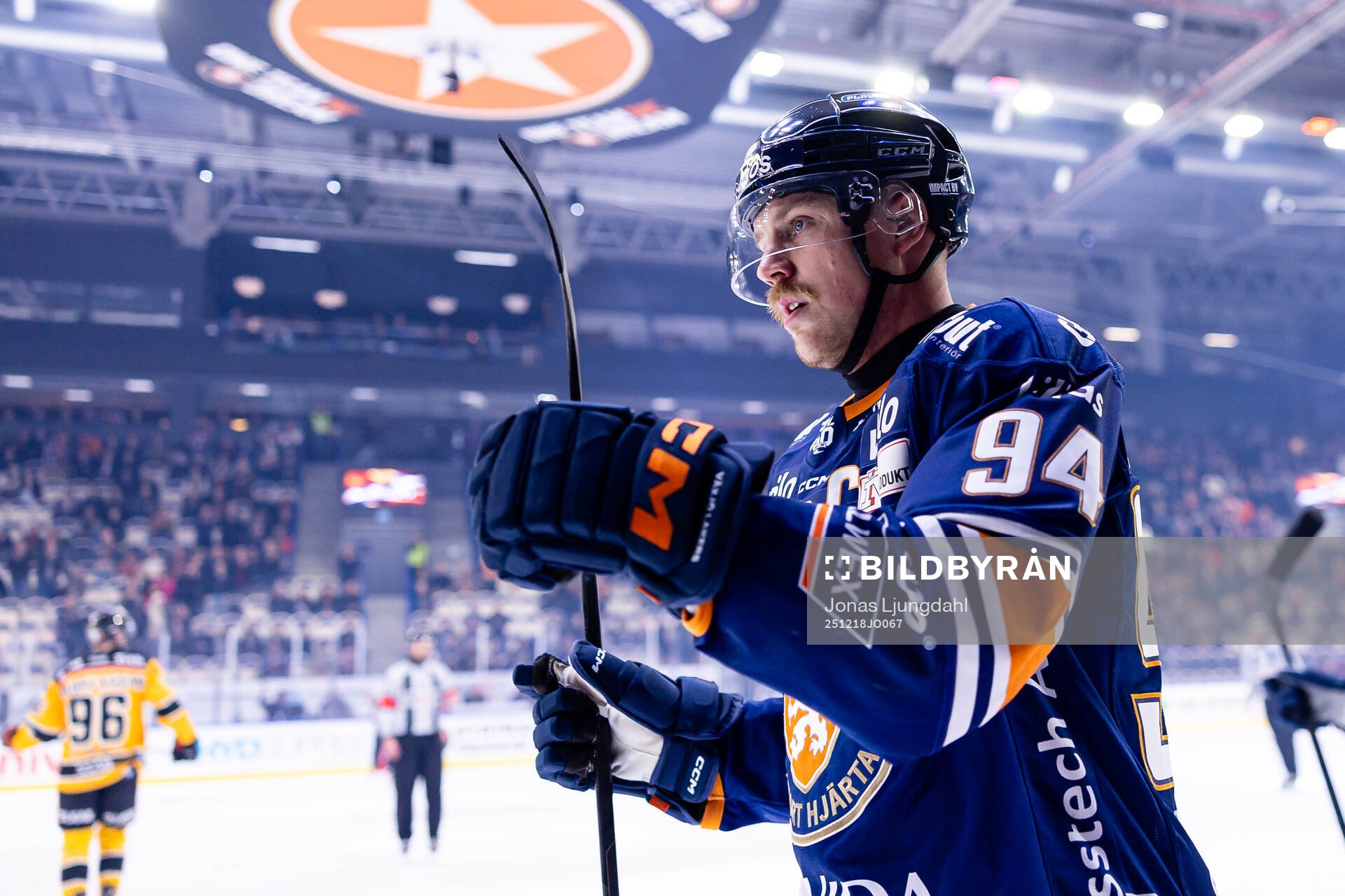 Växjös Joel Persson jublar