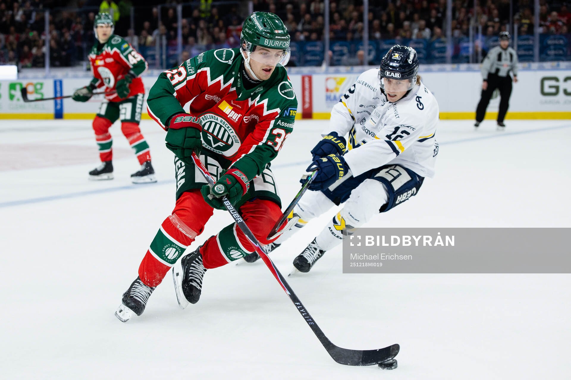 Frölundas Linus Högberg och HV71s Wille Magnertoft