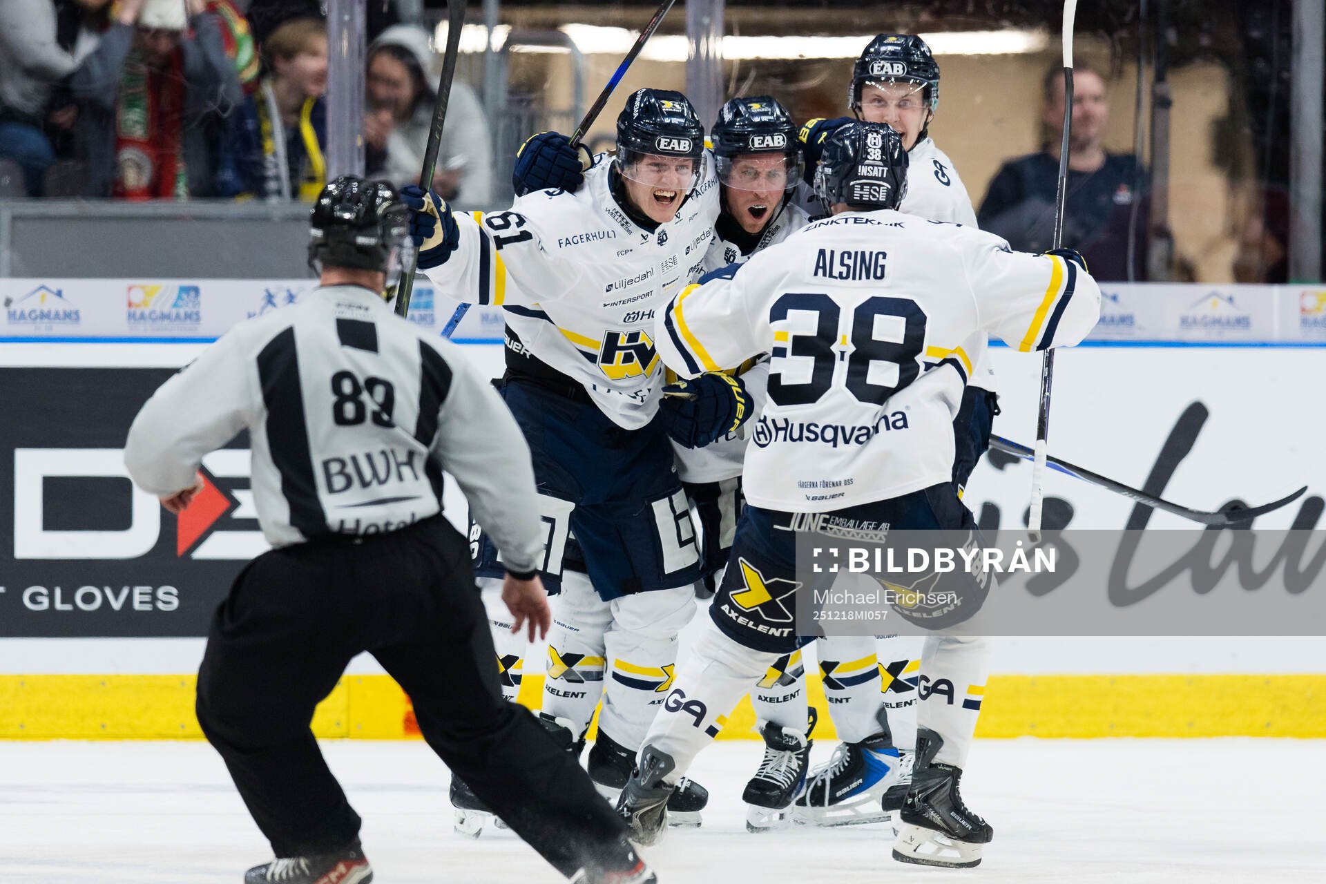 HV71s Justin Glenn Kloos jublar