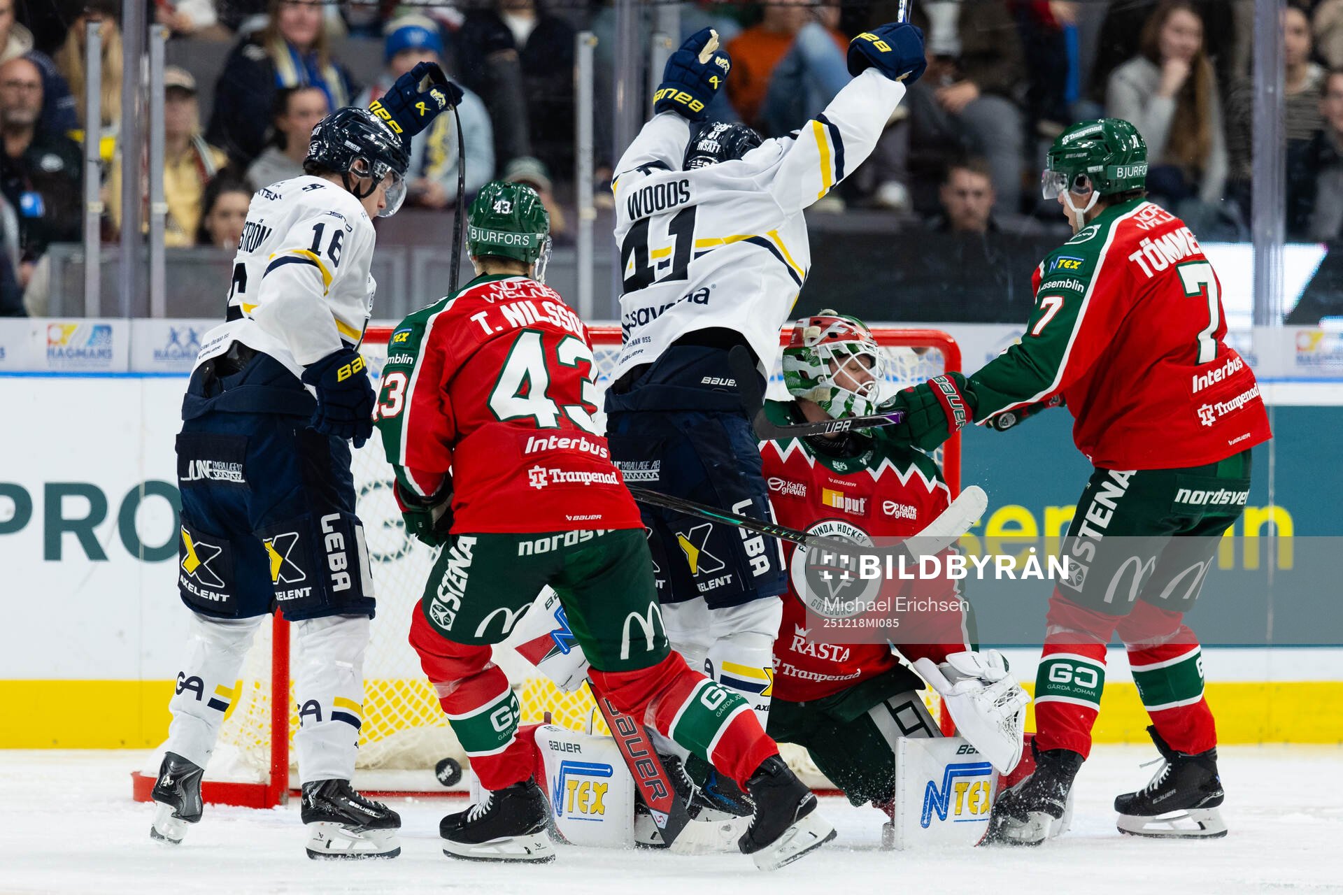 HV71s Riley Woods jublar