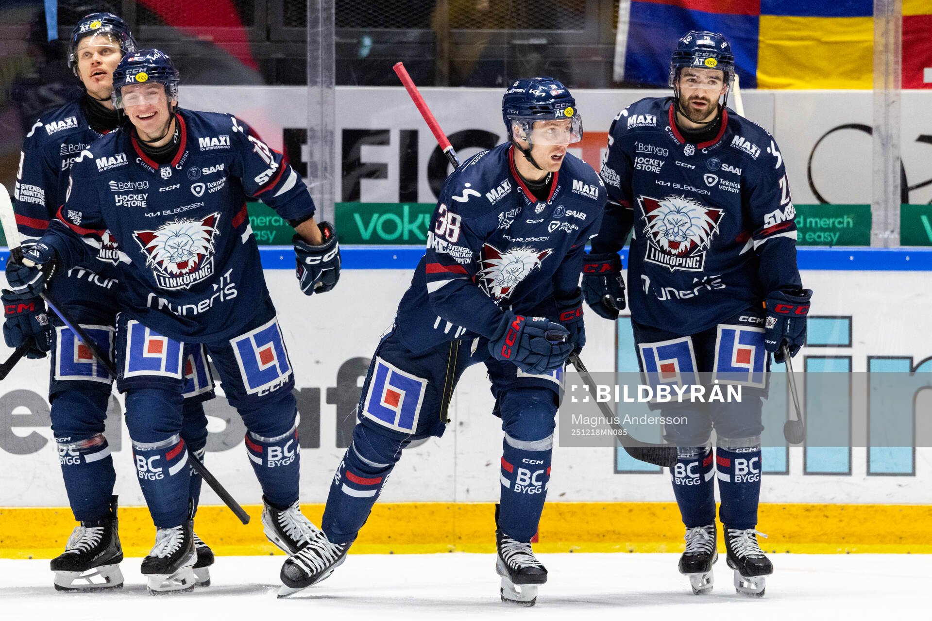 Linköpings Johan Södergran jublar med lagkamrater