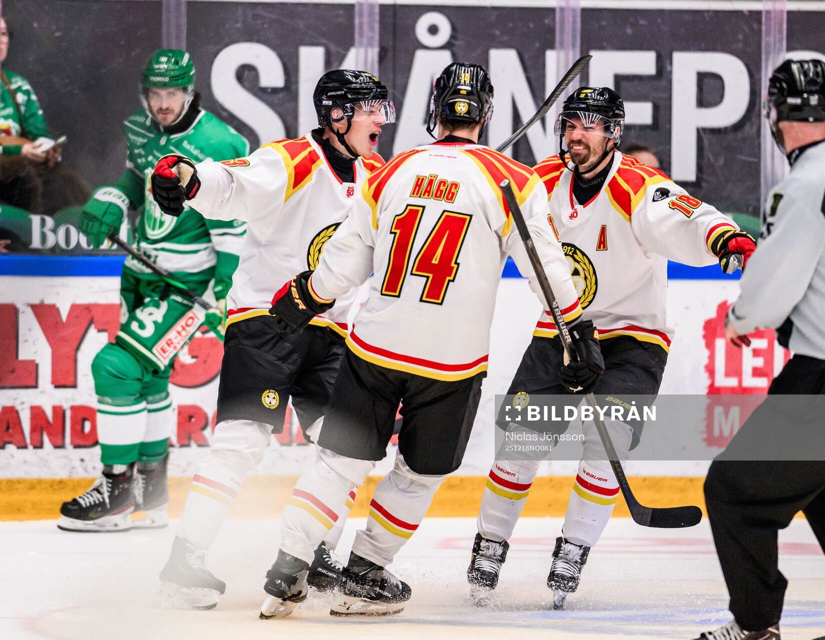 Brynäs Oskar Lindblom och Anton Rödin jublar