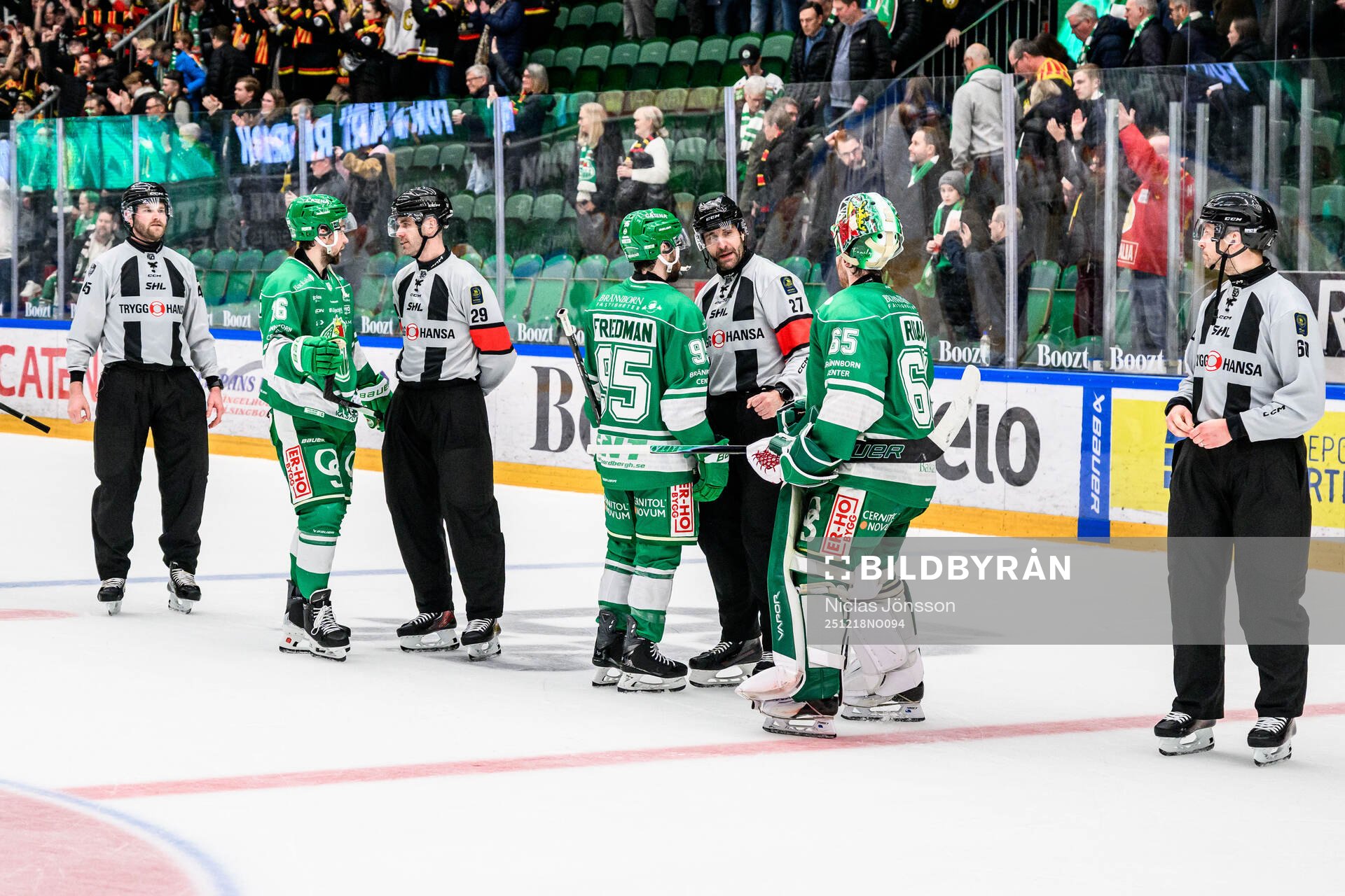 Rögles Lukas Ekeståhl-Jonsson och Mark Friedman i samtal