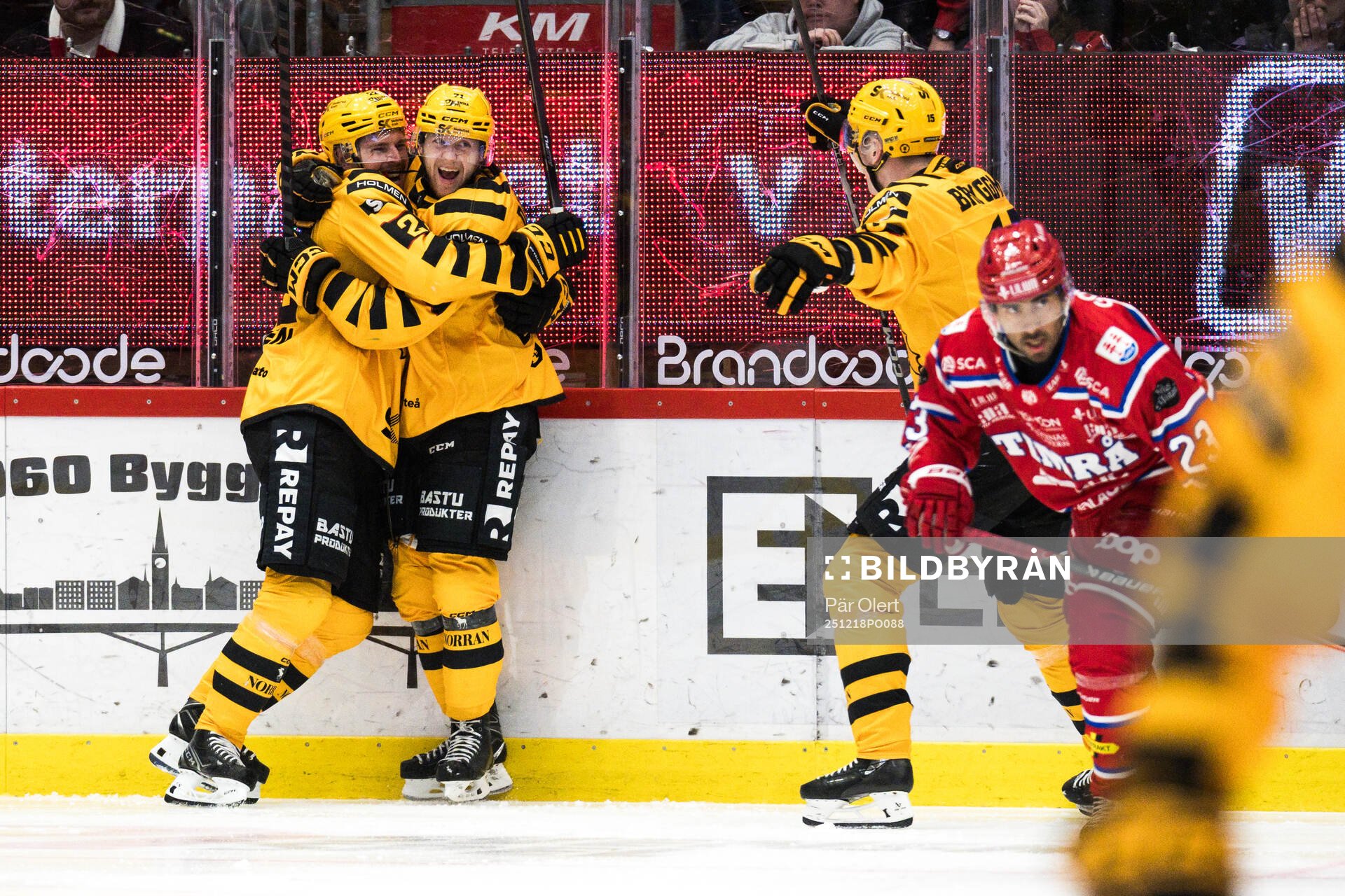 Skellefteås Jonathan Davidsson jublar