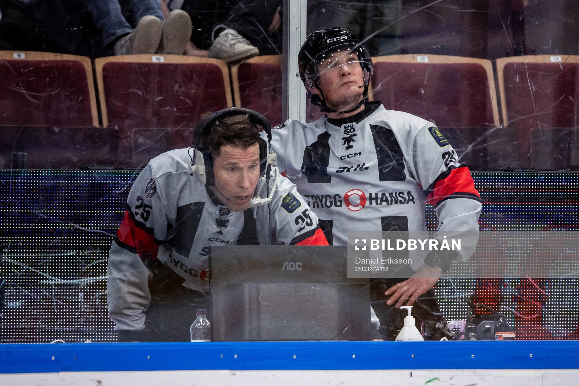 Domare Tobias Björk och Domare Alexander Österberg
