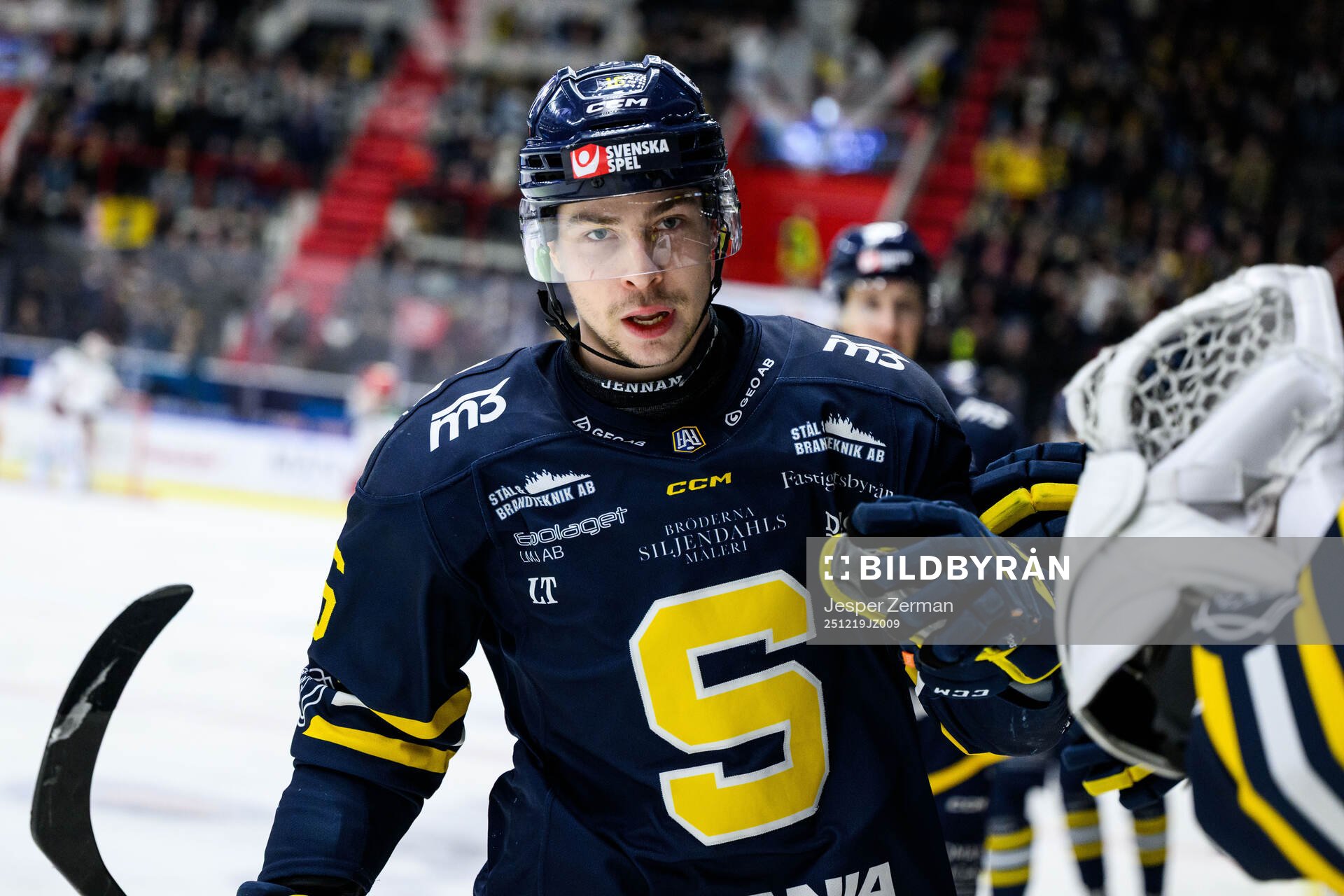 Södertäljes Filip Engarås jublar