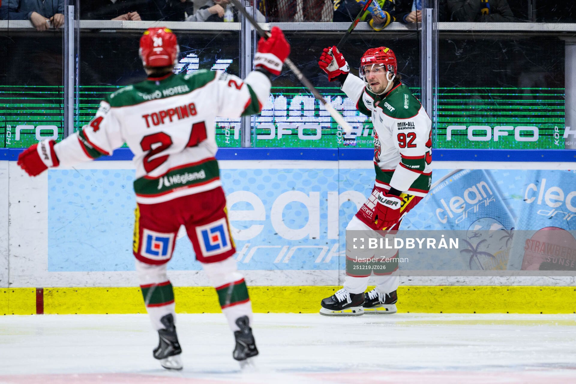 Modos Jesper Olofsson jublar