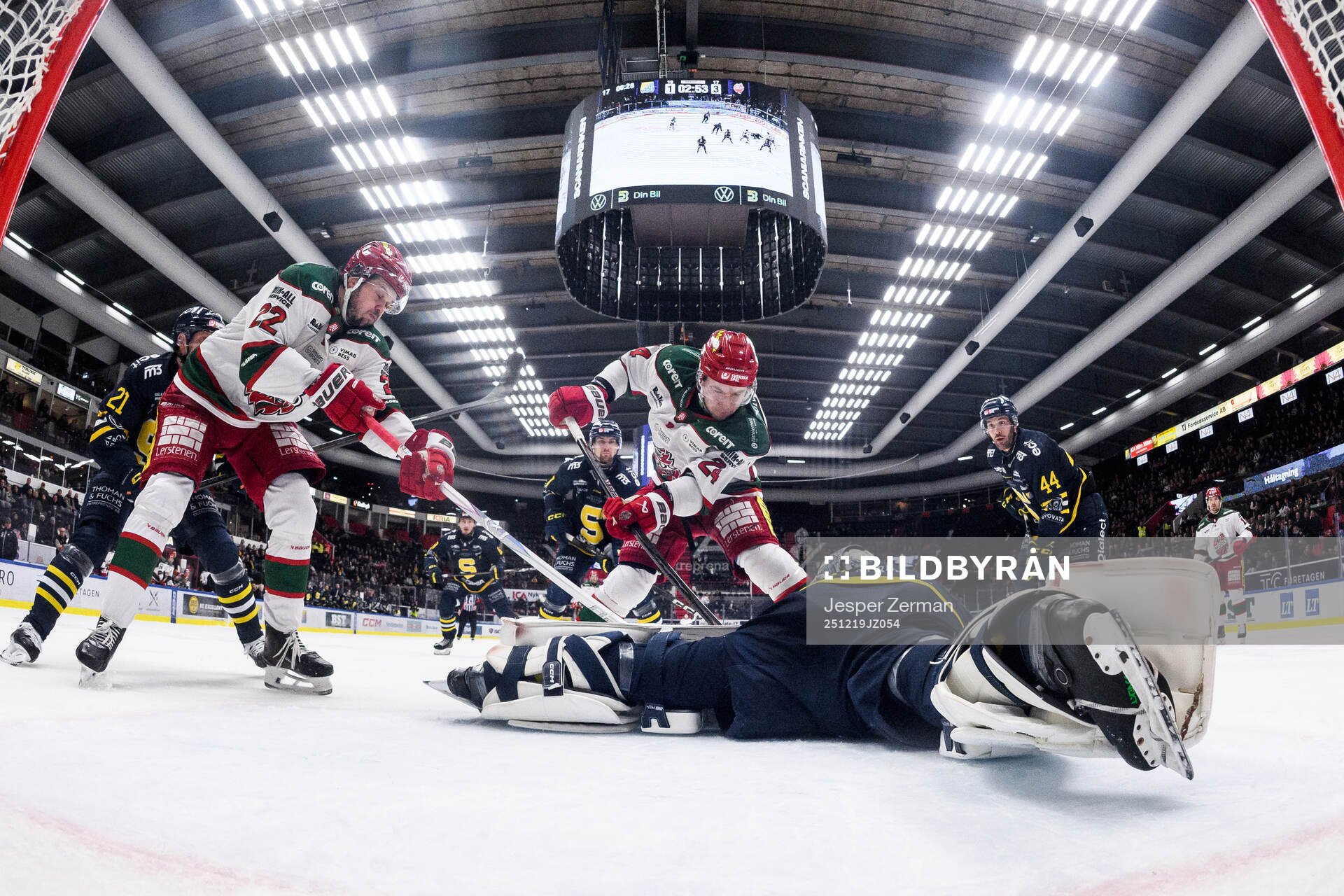 Modos Måns Carlsson och Kyle Topping mot Södertäljes