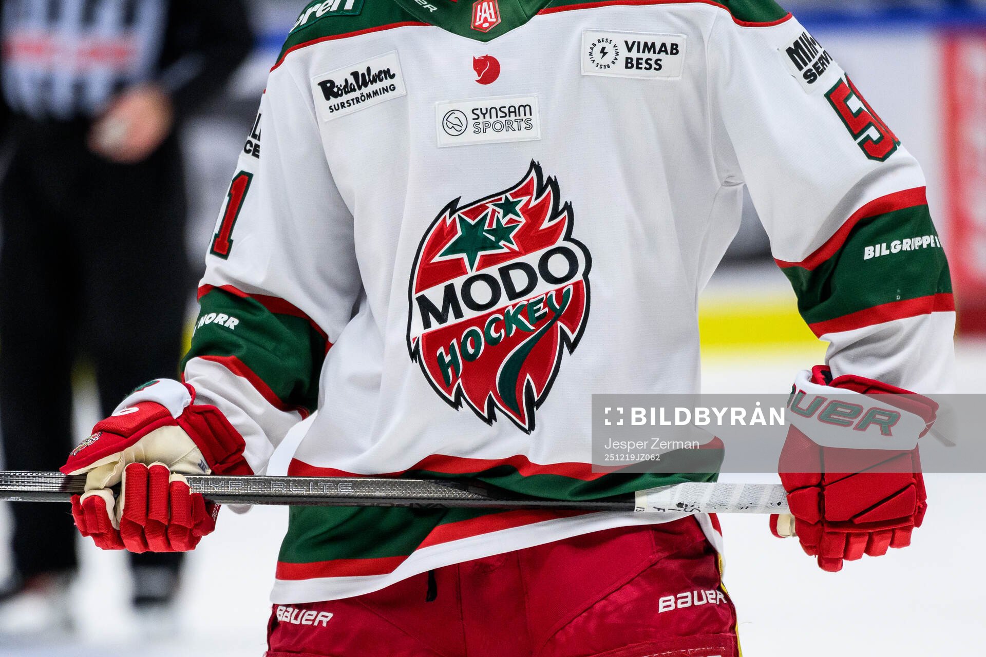 Modos klubbmärke på en matchtröja