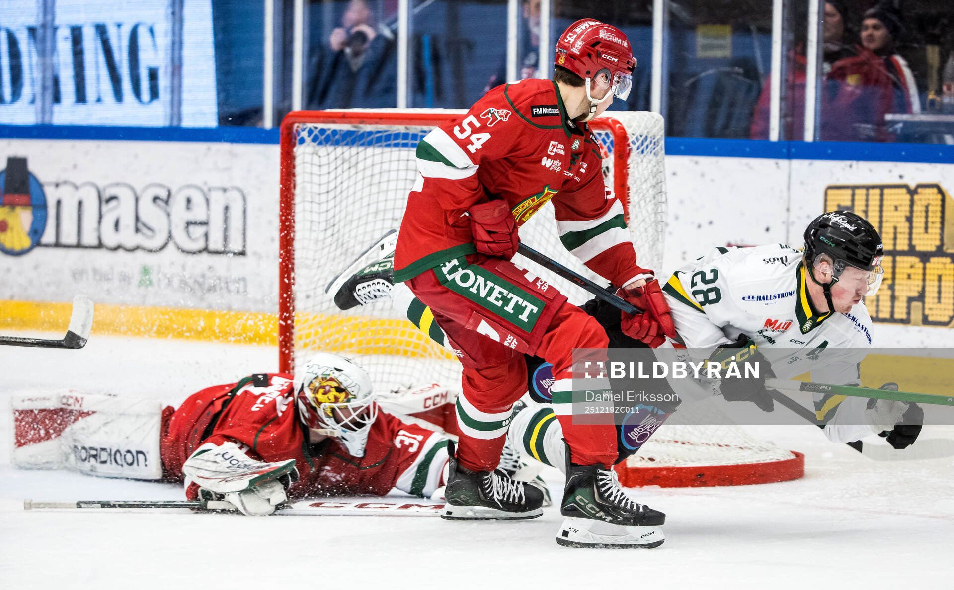 Moras målvakt Marcus Hellgren Smed och Oskar Lindgren och