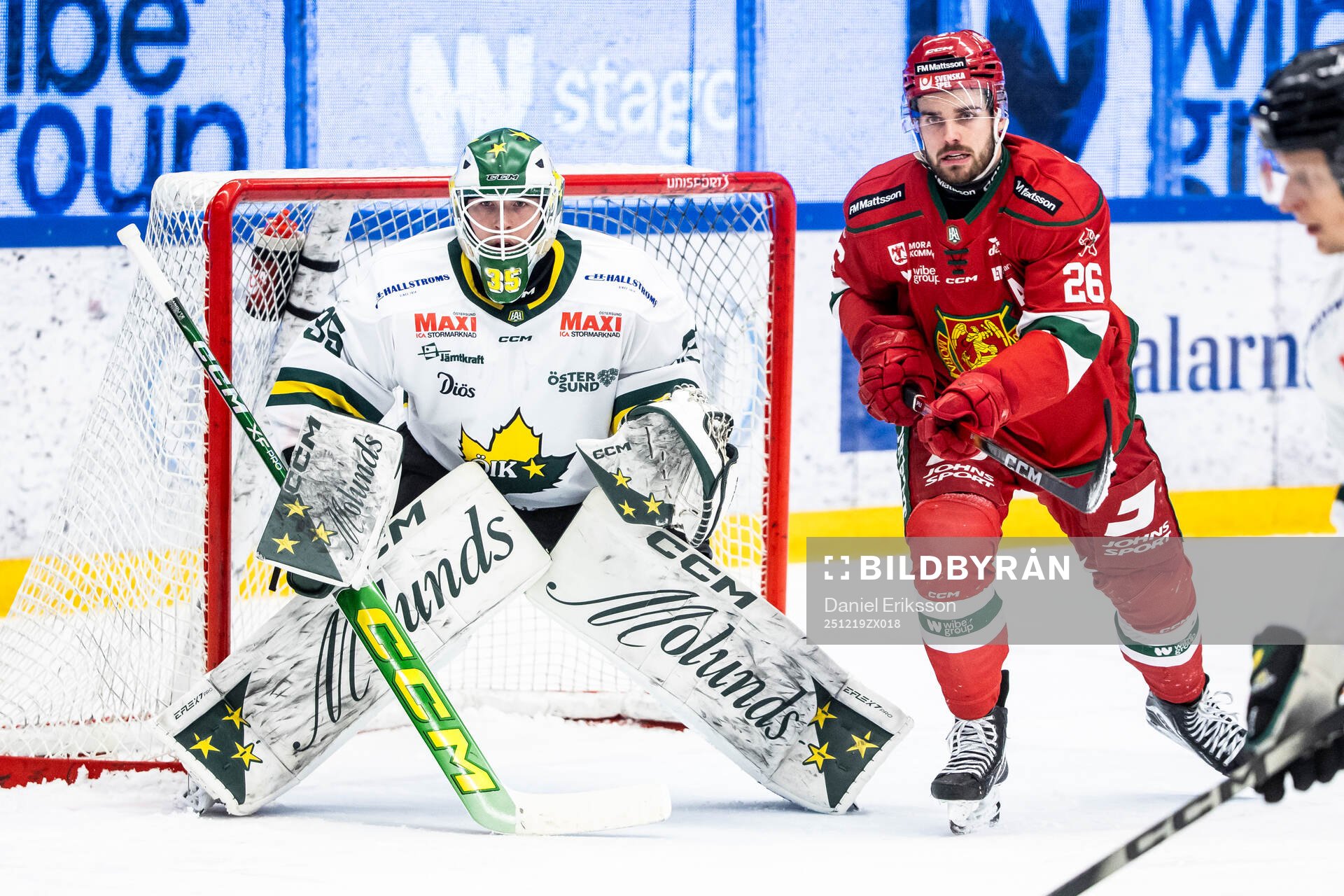 Östersunds målvakt Daniel Rosengren och Moras Arvid