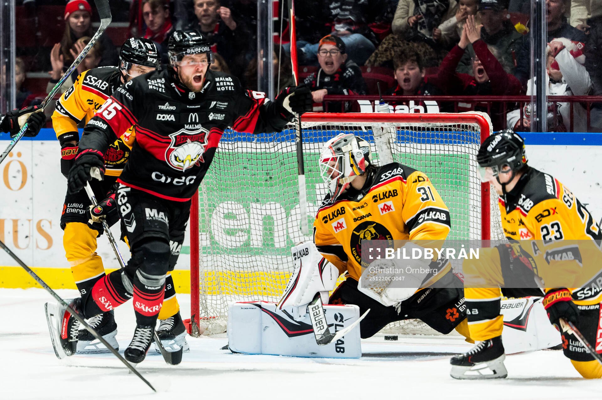 Malmö Redhawks Carl Persson jublar