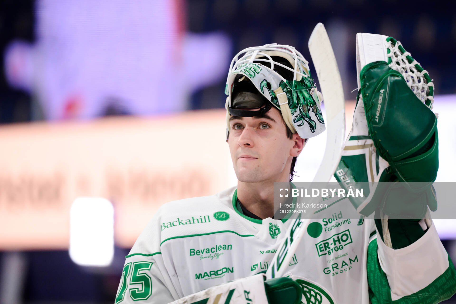 Rögles målvakt Arvid Holm jublar