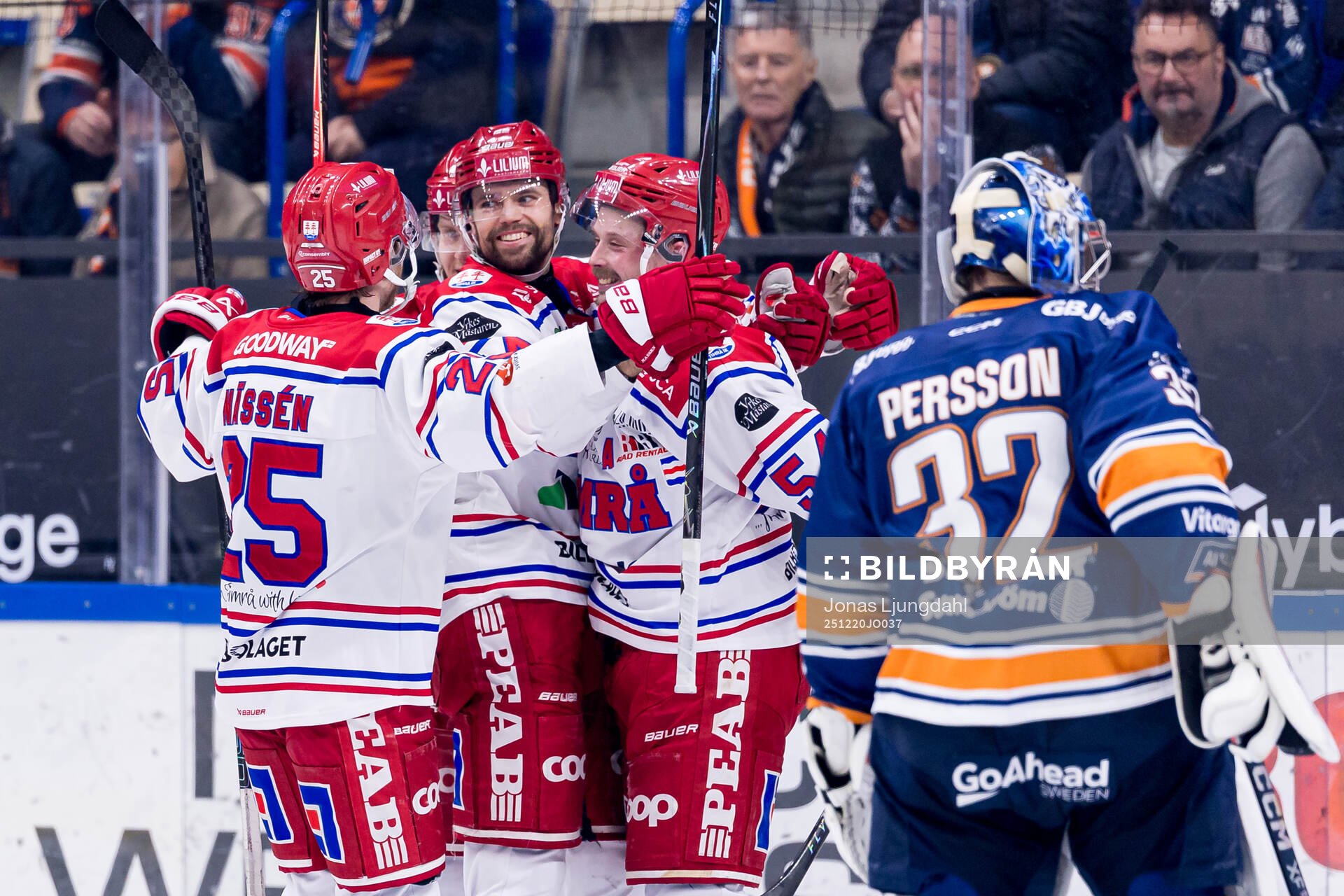 Timrås Emil Pettersson och Jonathan Dahlén jublar
