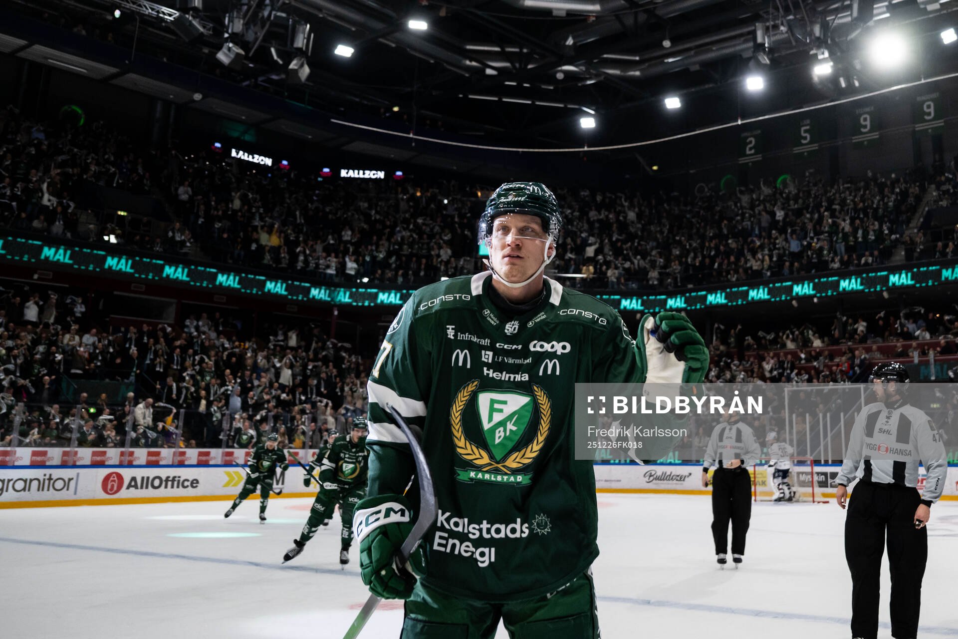 Färjestads Gabriel Carlsson jublar