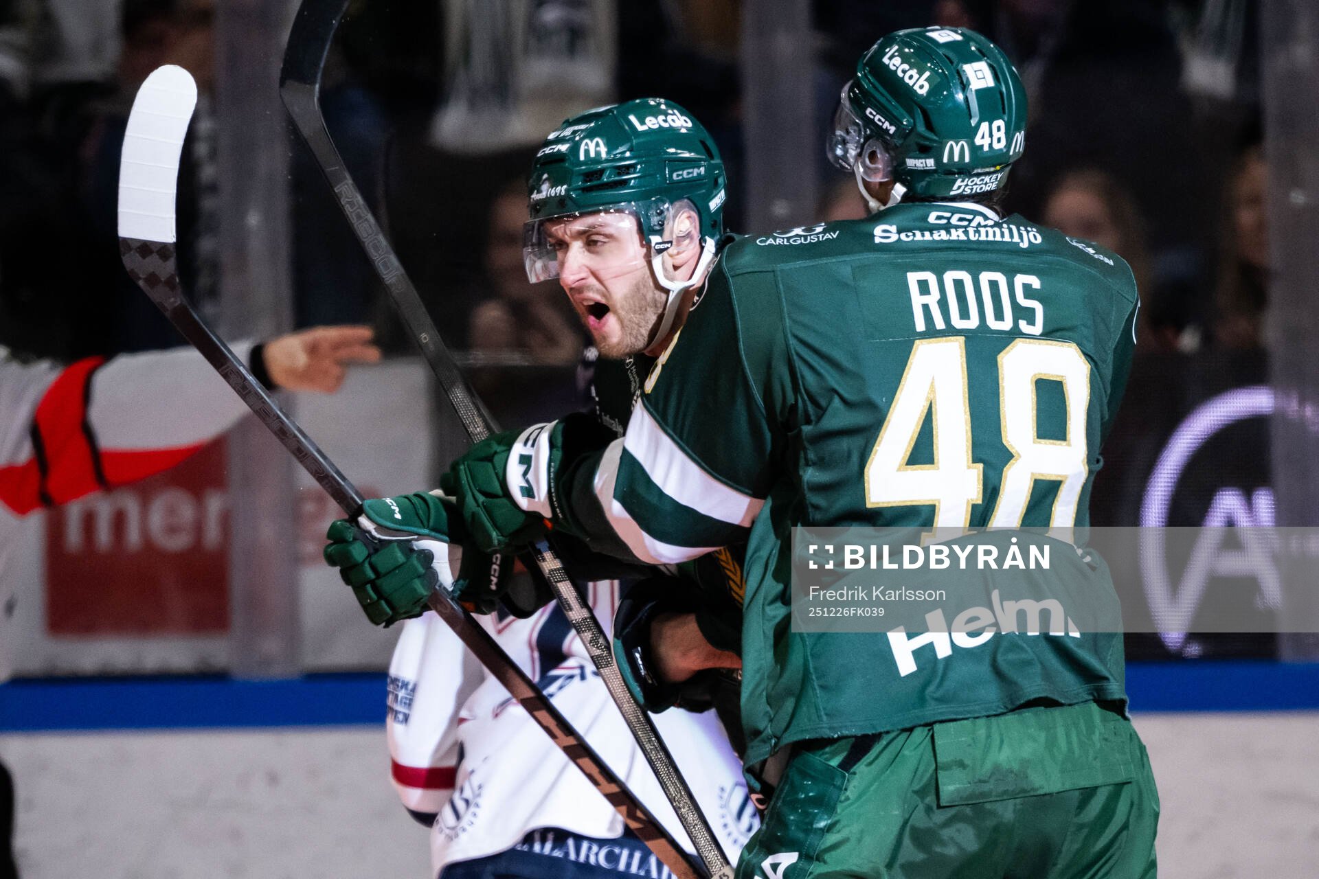 Färjestads Radim Zohorna och Filip Roos jublar