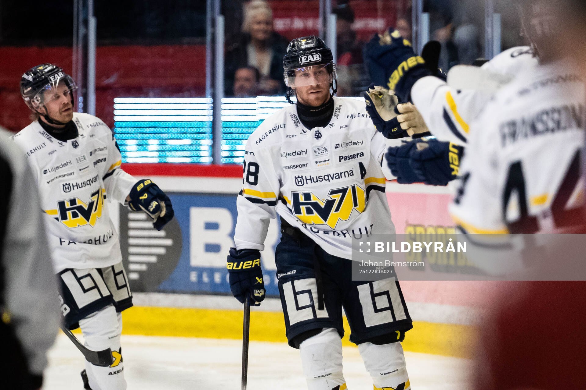 HV71s Justin Glenn Kloos jublar