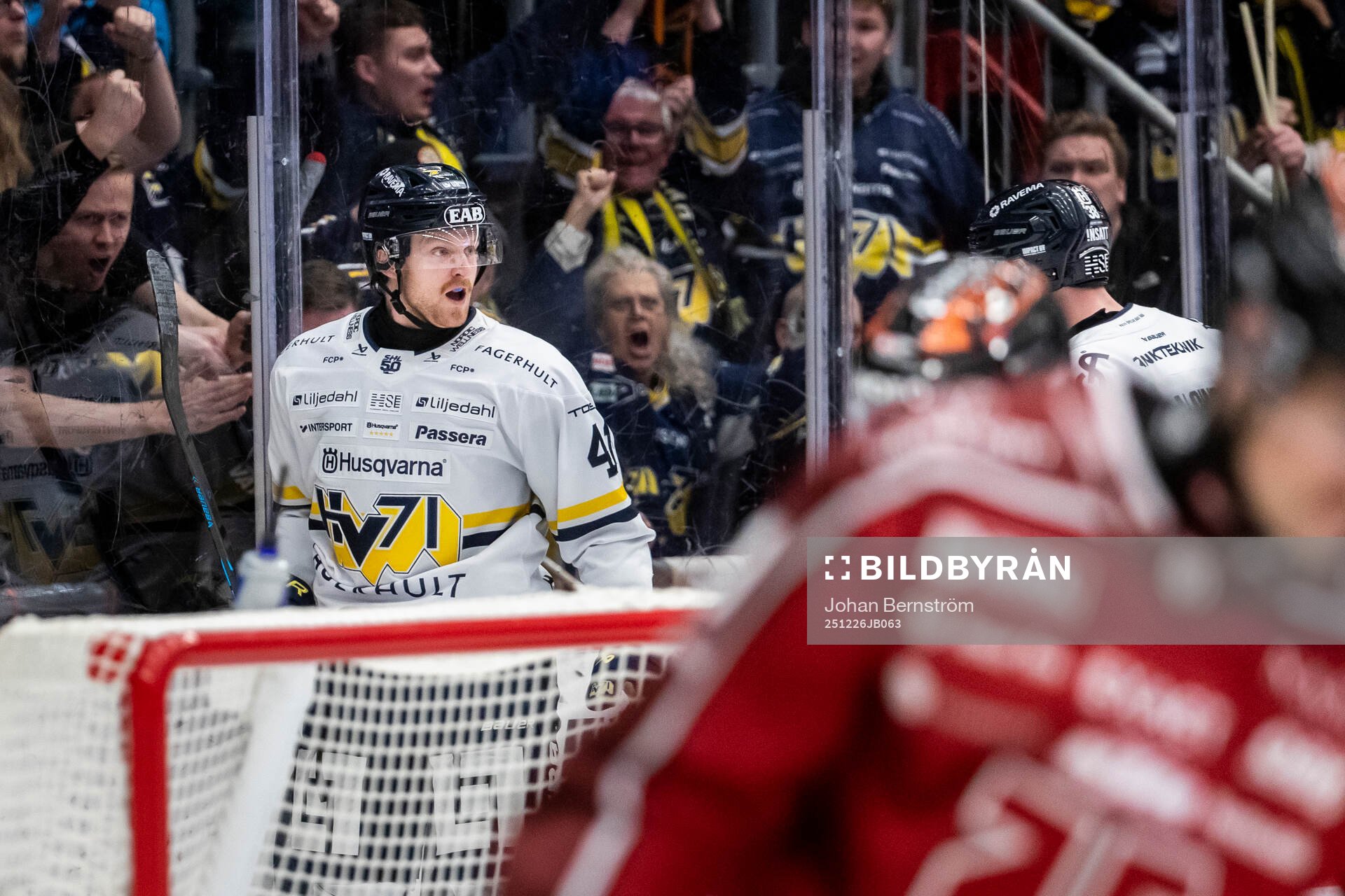 HV71s Riley Woods jublar