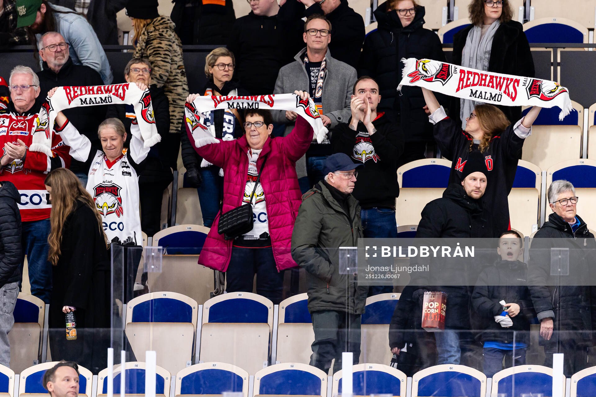 Malmö Redhawks supportrar jublar