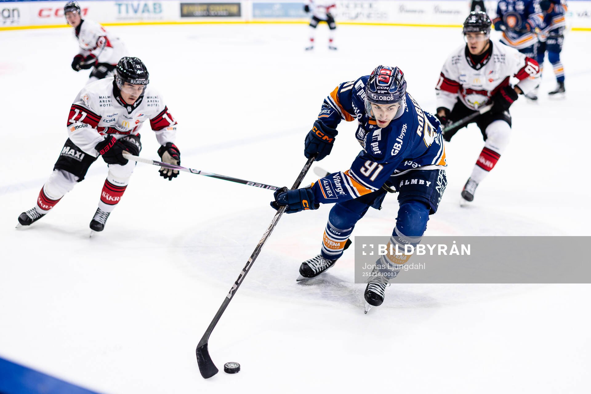 Malmö Redhawks Elia Pedrotti och Växjös Felix Robert