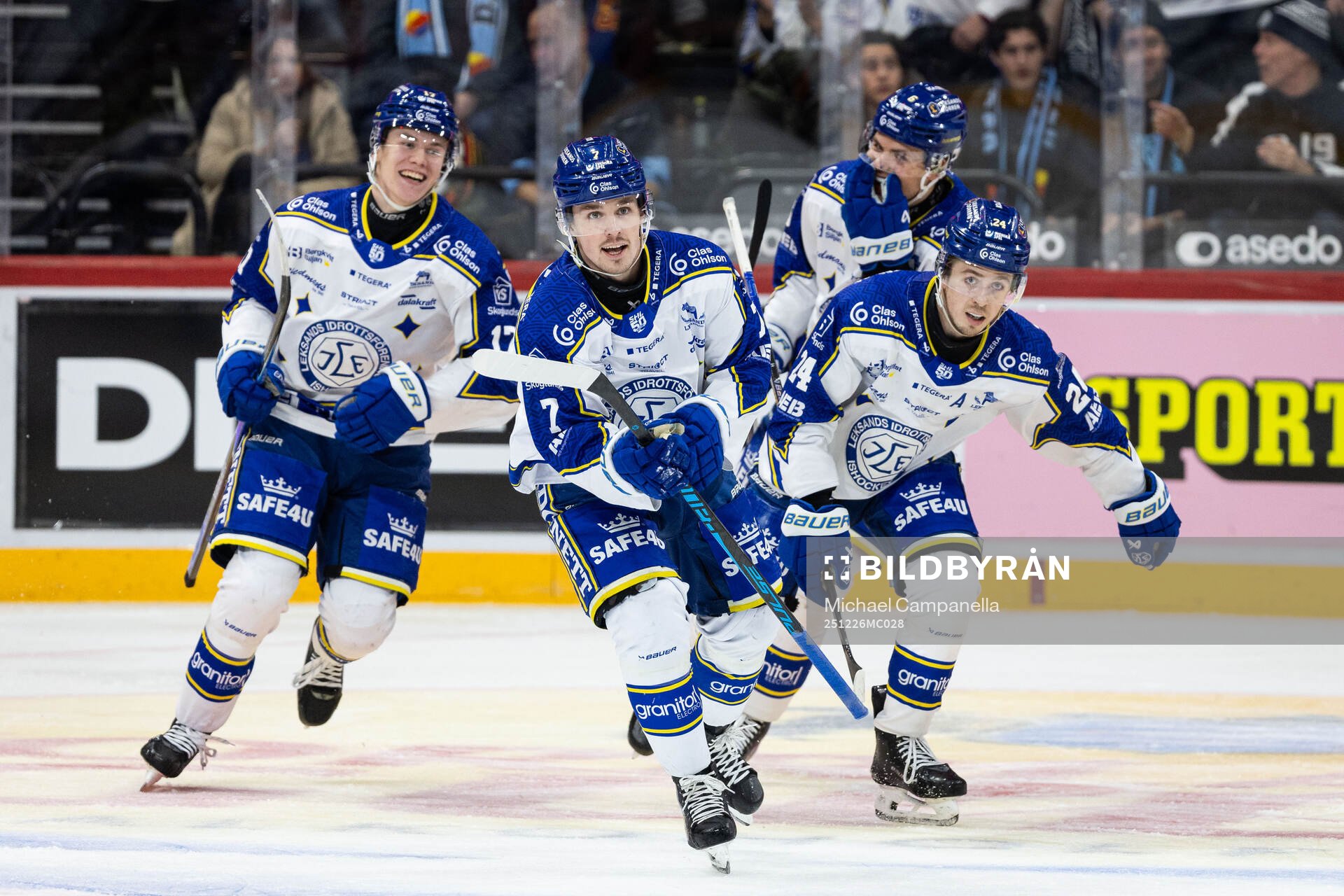 Leksands Marcus Karlberg jublar med lagkamrater