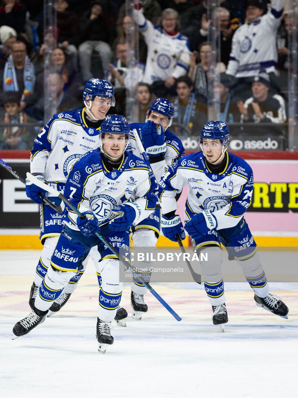 Leksands Marcus Karlberg jublar med lagkamrater
