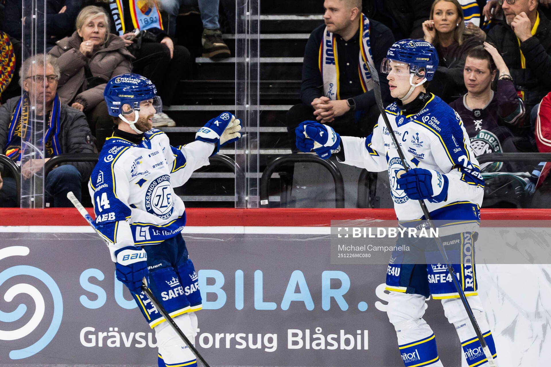 Leksands Lukas Vejdemo och Oskar Lang jublar