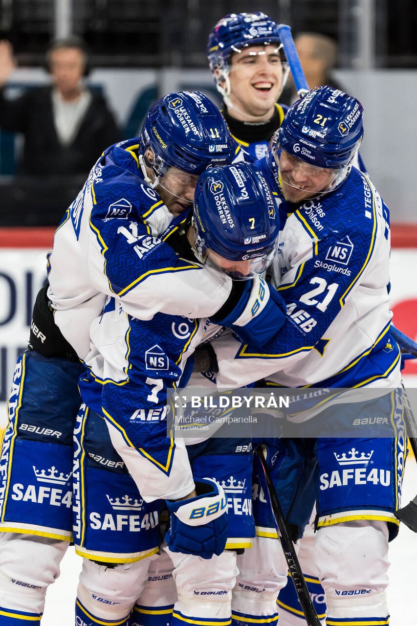Leksands Marcus Karlberg jublar med lagkamrater
