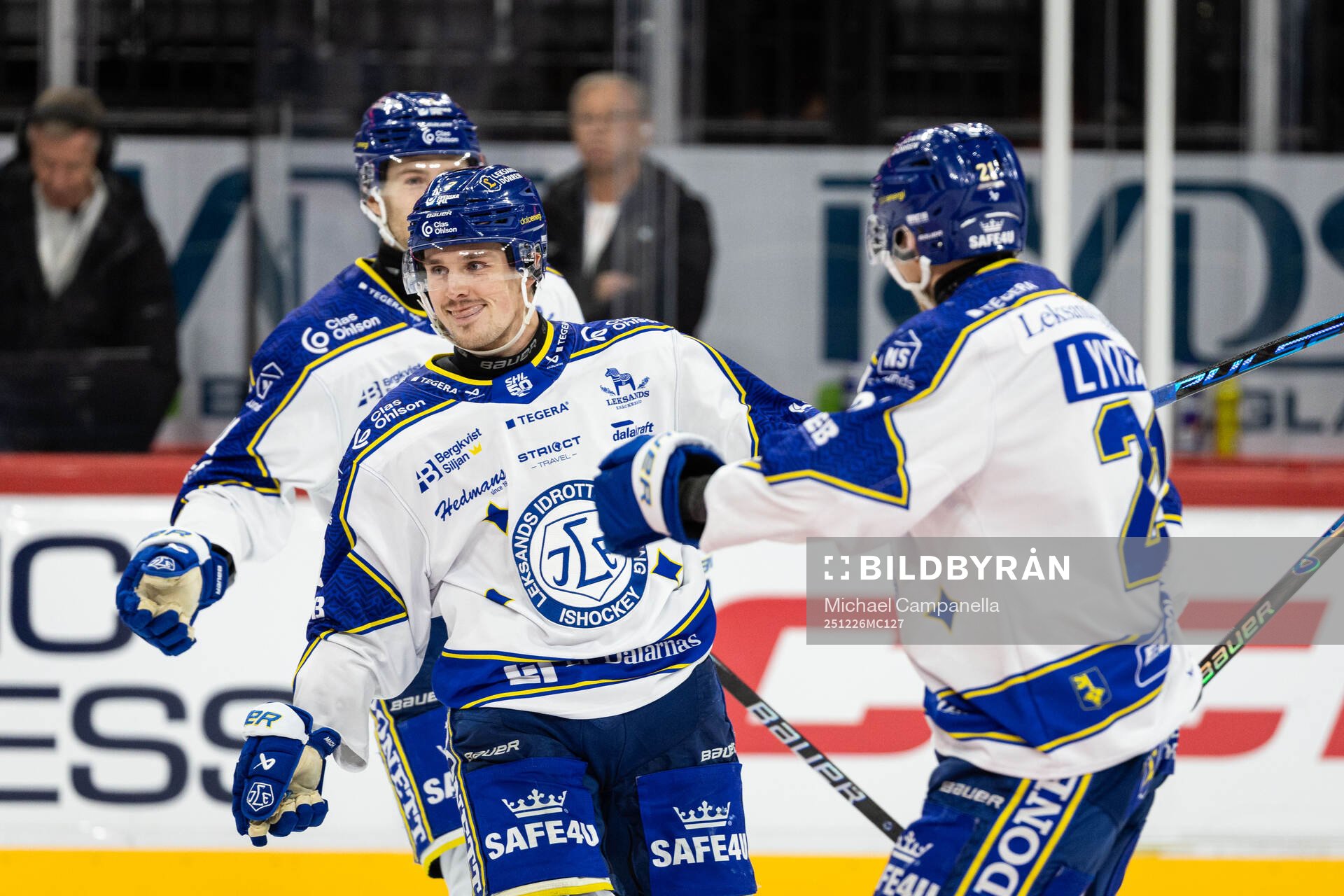 Leksands Marcus Karlberg jublar med lagkamrater
