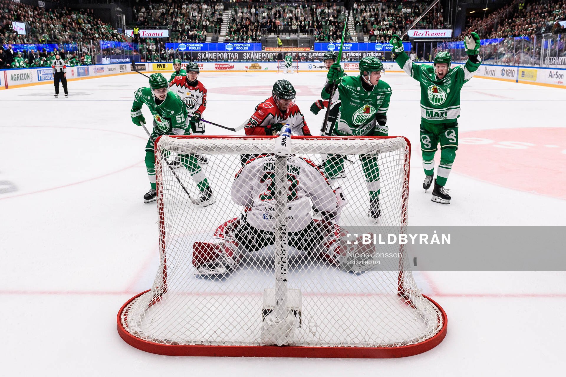 Rögles Lubos Horky och Fredrik Olofsson jublar