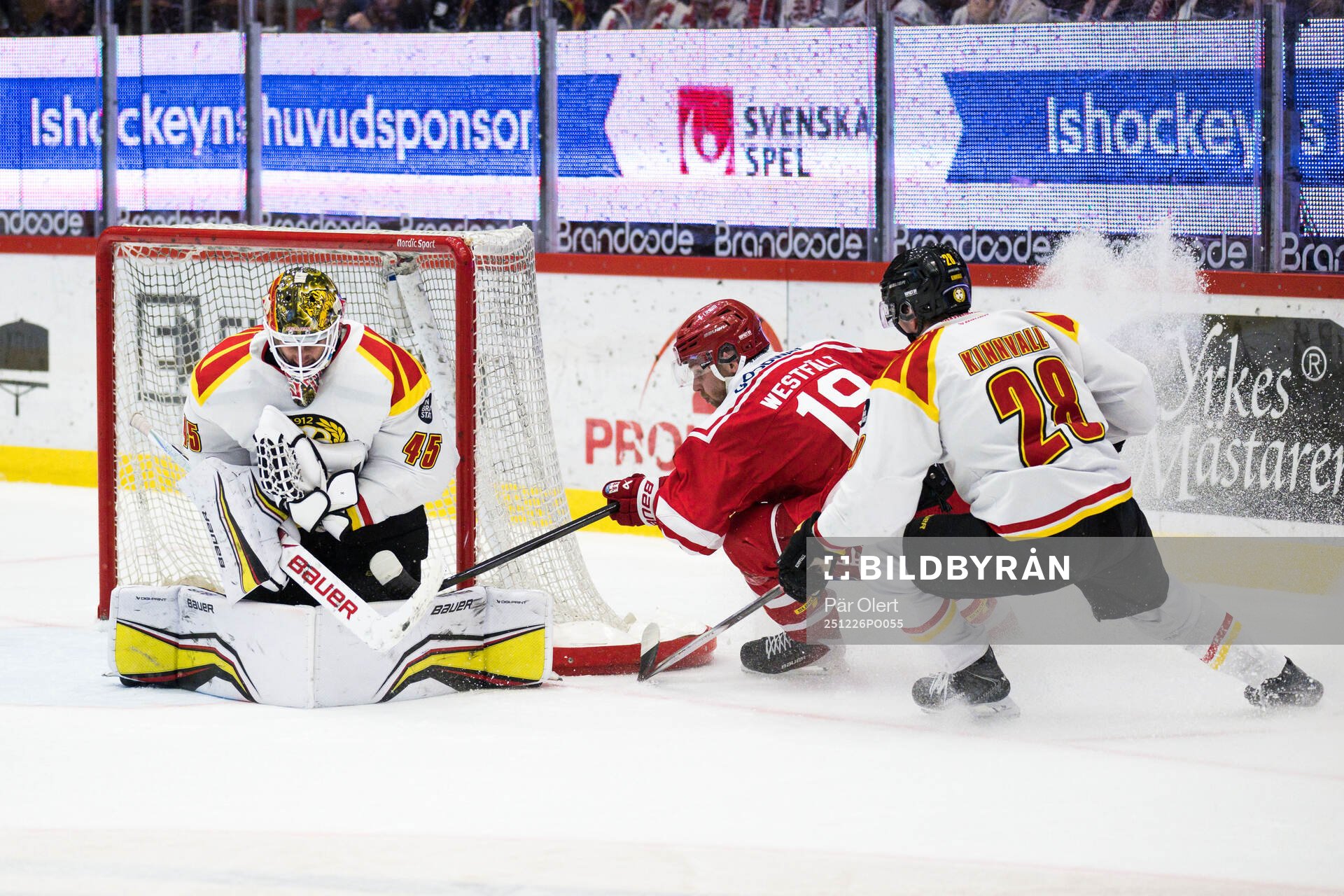 Brynäs målvakt Damian Clara och Timrås Marcus Westfält