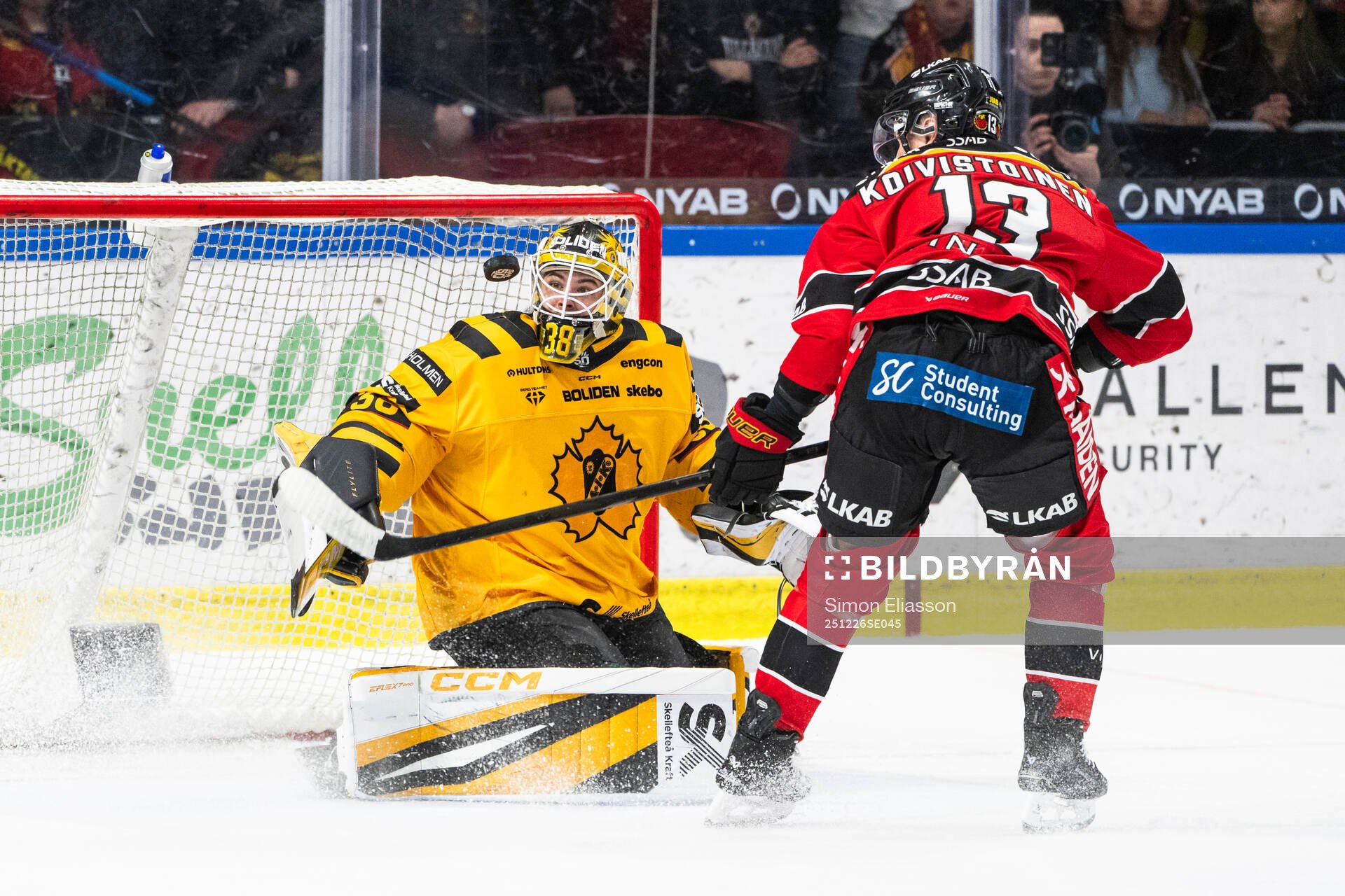 Skellefteås målvakt Strauss Mann och Luleås Eetu