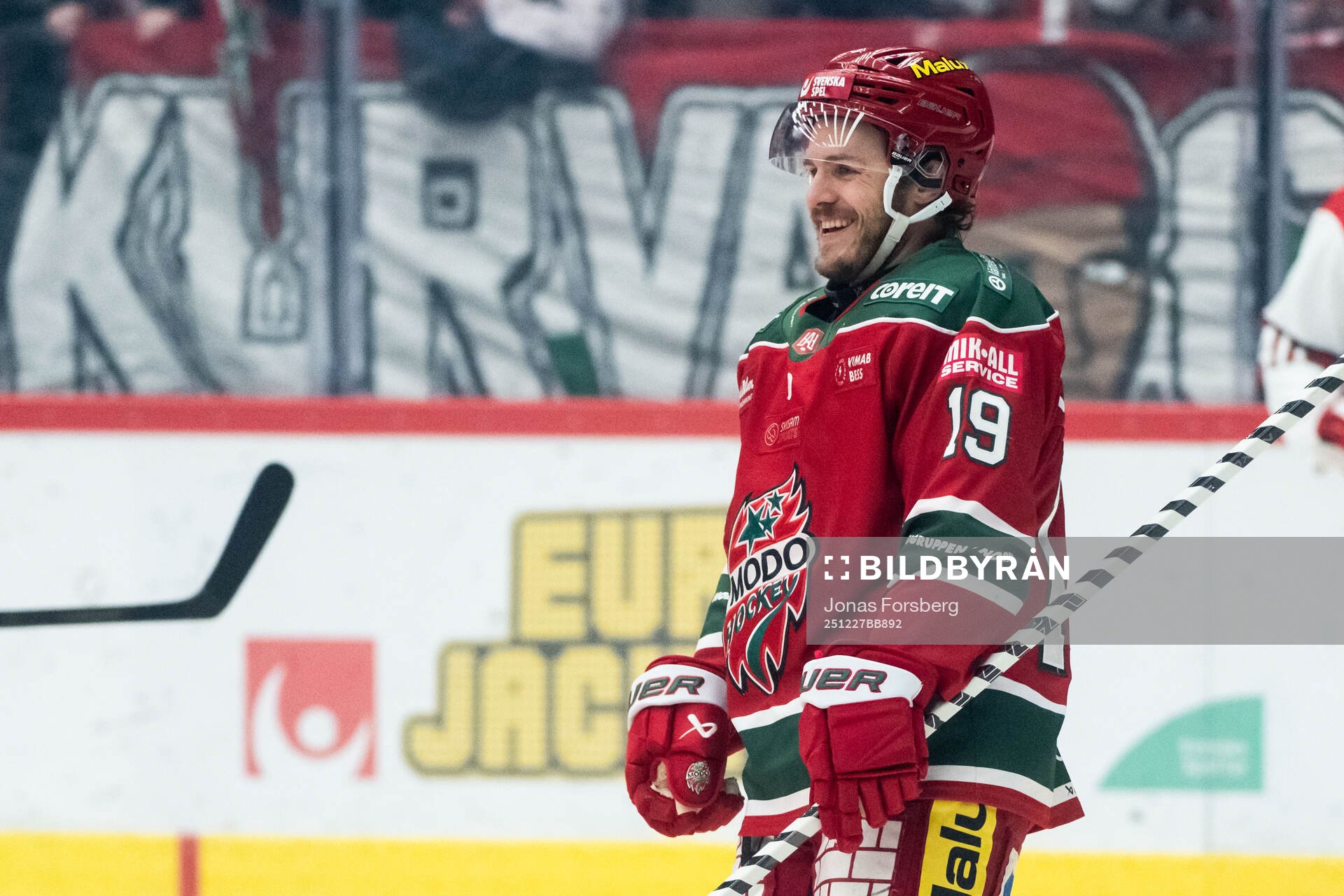 Modos Tyler Kelleher jublar
