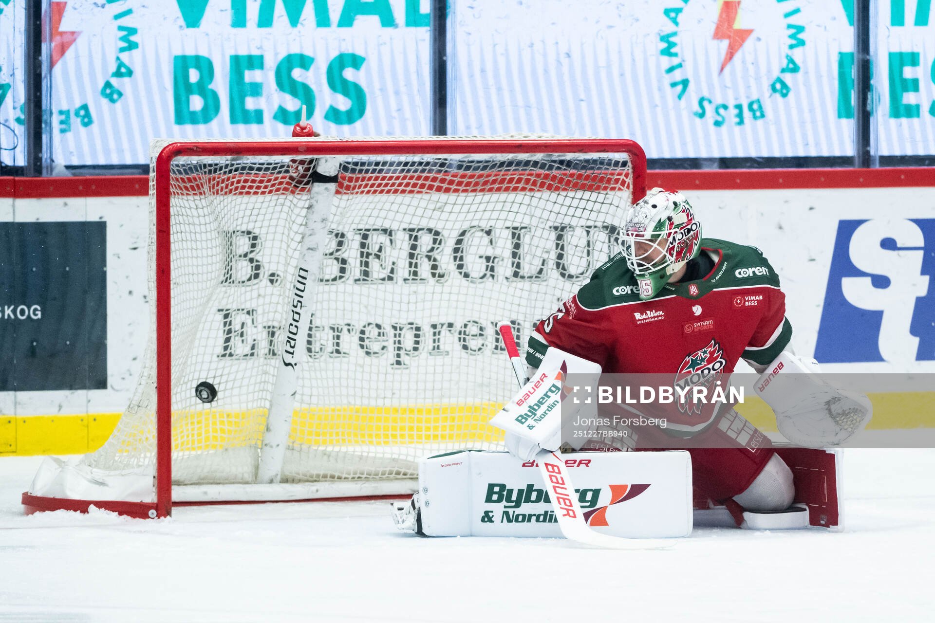 Modos målvakt Adam Werner släpper in 1-1