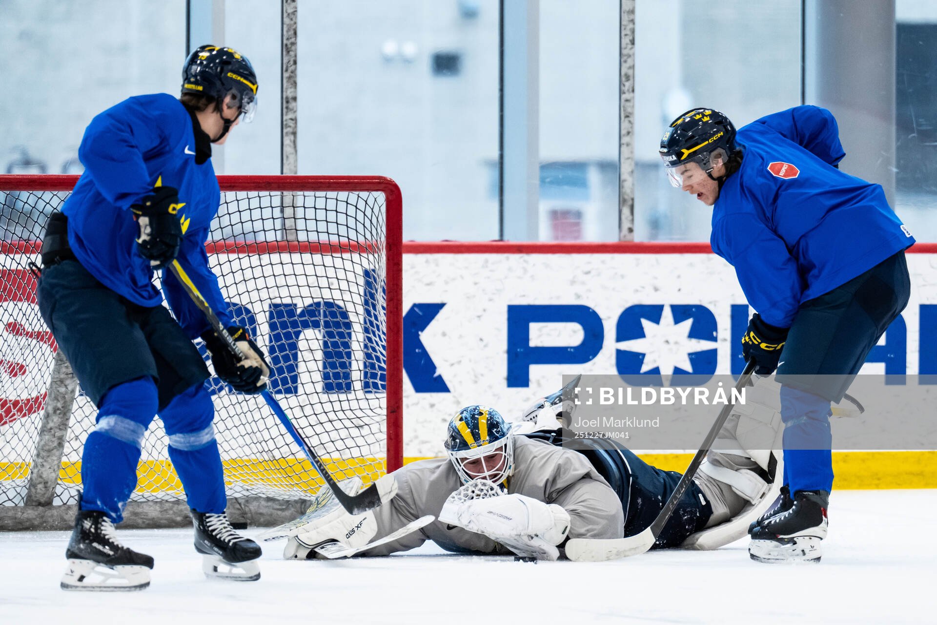 Ivar Stenberg, goaltender Love Härenstam and Casper