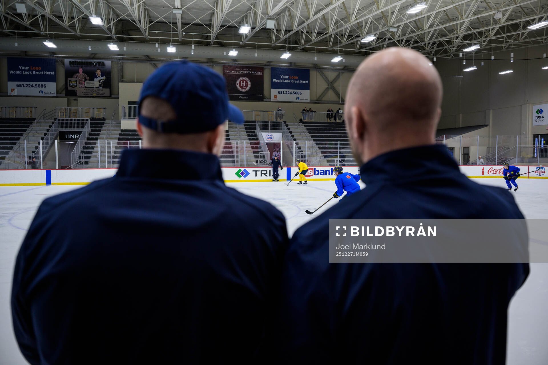 Assistant coaches Gereon Dahlgren and Nicklas Grossmann of