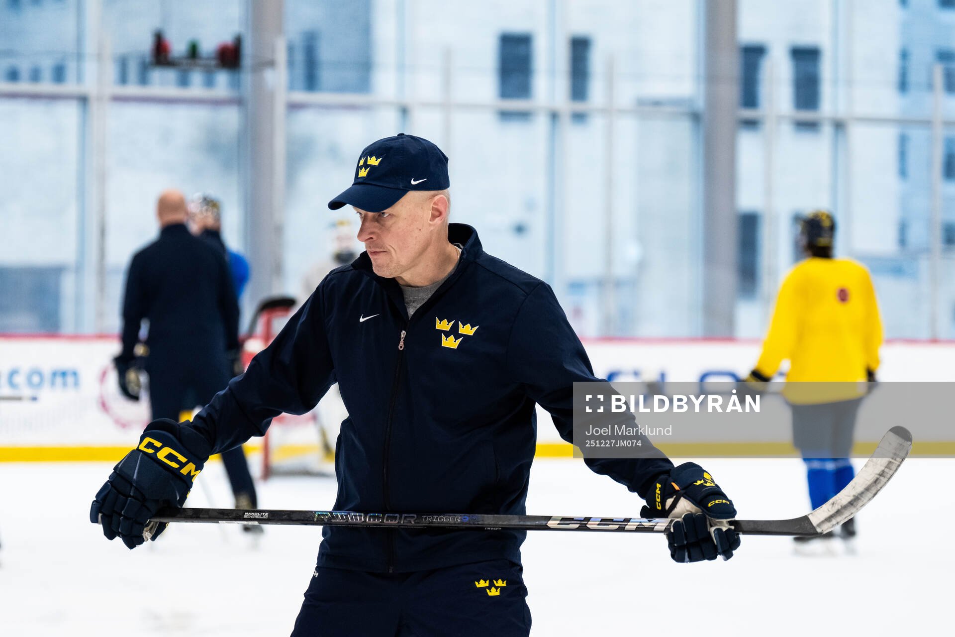 Head coach Magnus Hävelid of Sweden at a practice session
