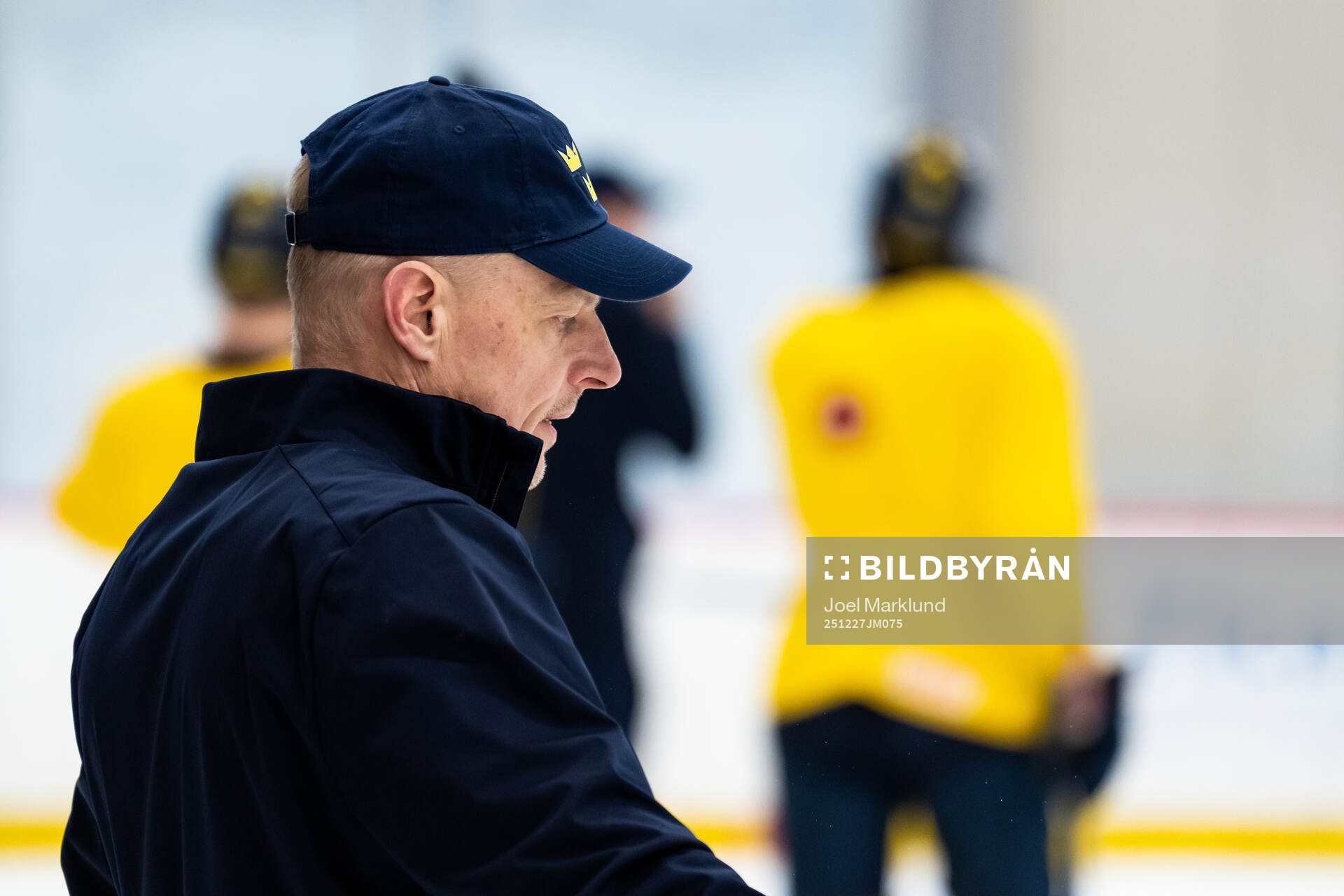 Head coach Magnus Hävelid of Sweden at a practice session