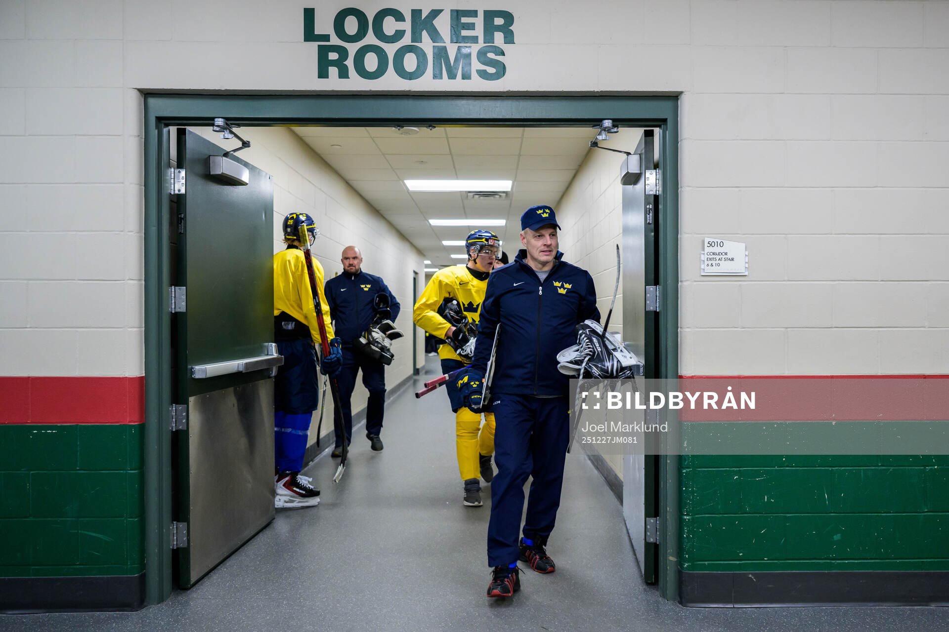 Head coach Magnus Hävelid of Sweden at a practice session