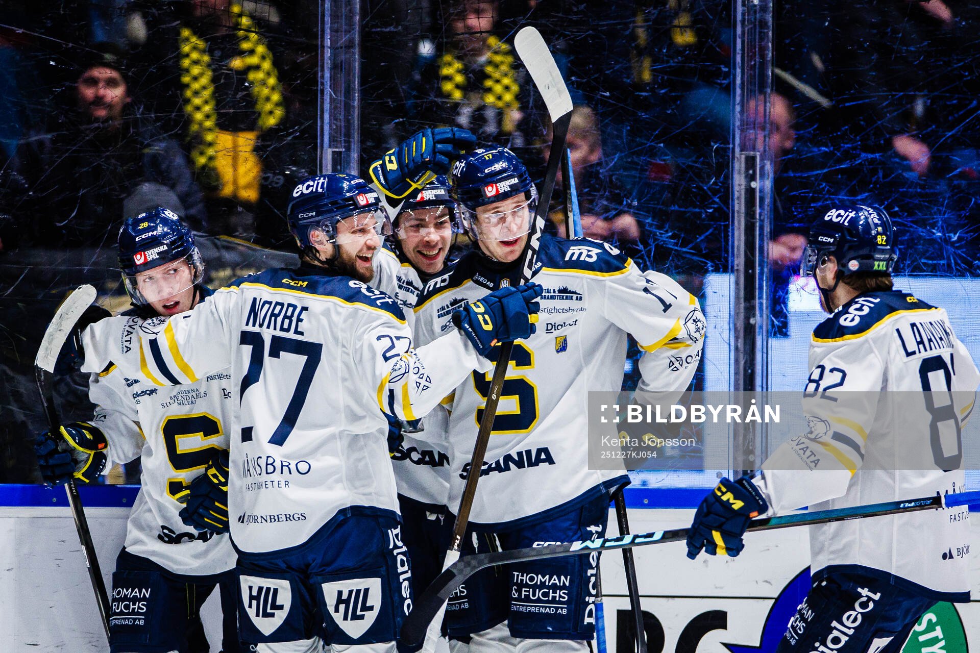 Södertäljes Adam Hesselvall jublar