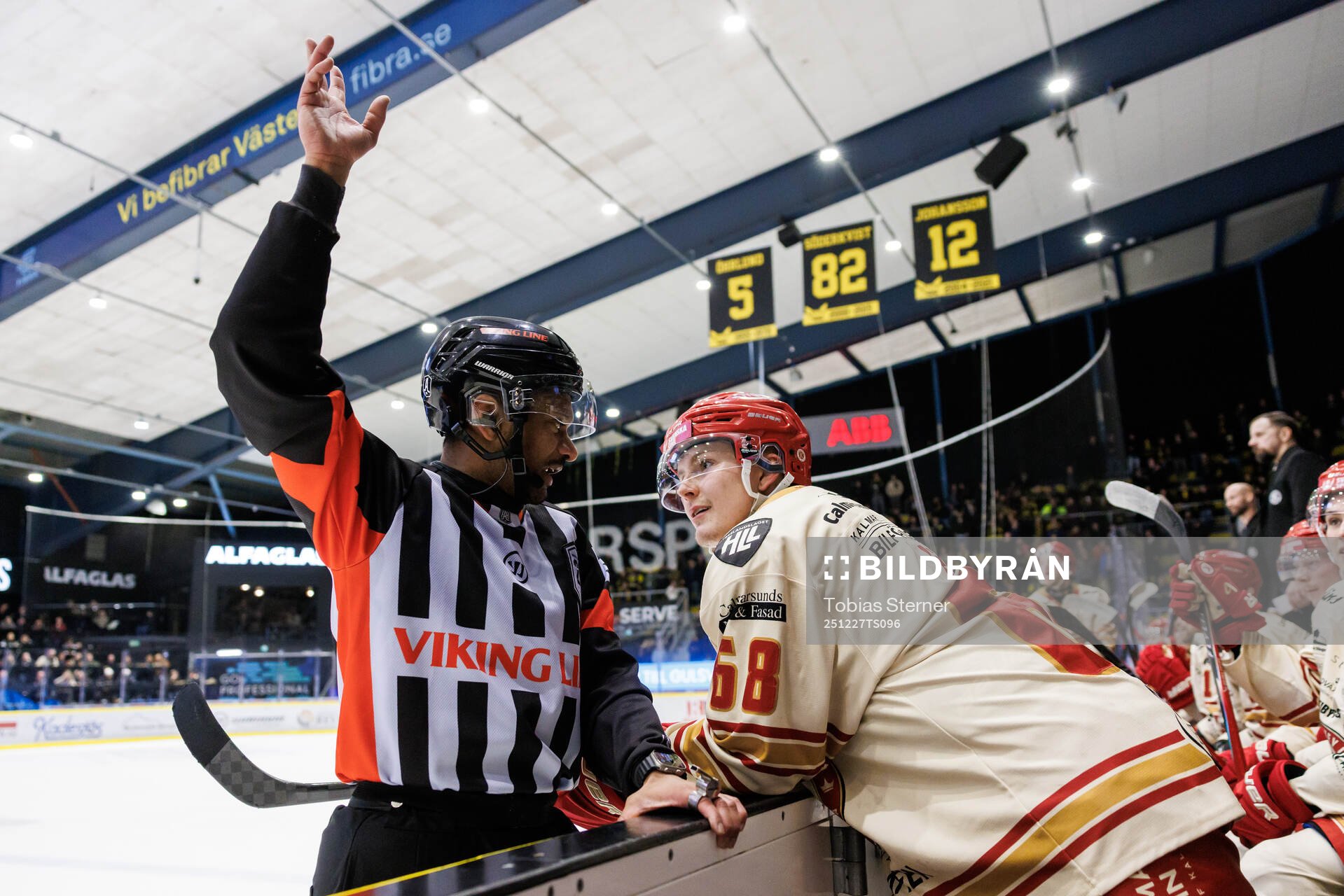 Domare Fredrik Rönnberg och Kalmars Eddie Levin
