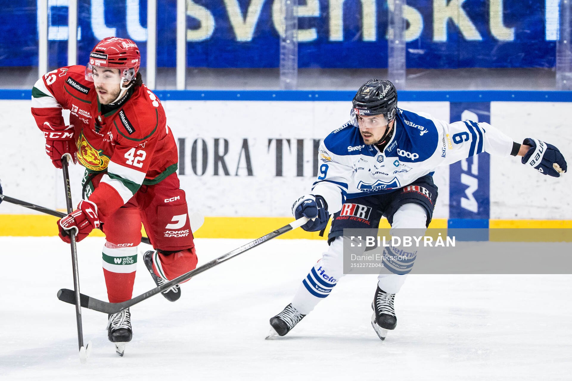 Moras Brayden Tracey och Karlskogas Eero Teräväinen