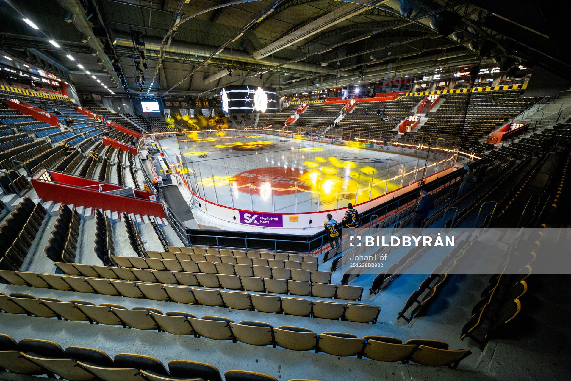 Interiör vy över Skellefteå Kraft Arena innan